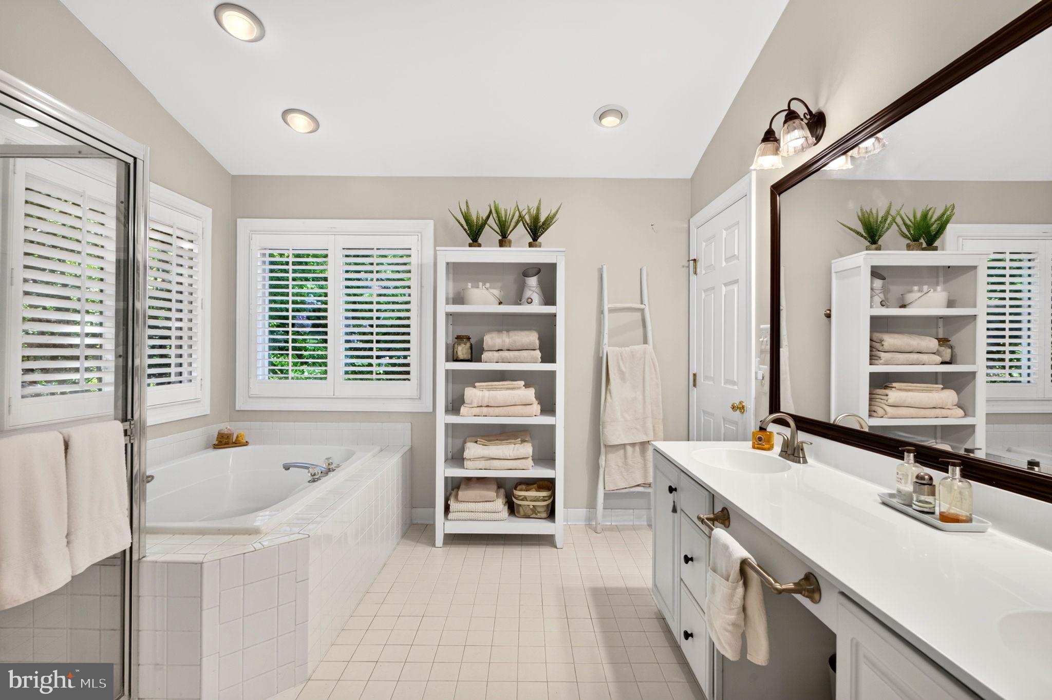 POOLESVILLE - Residential