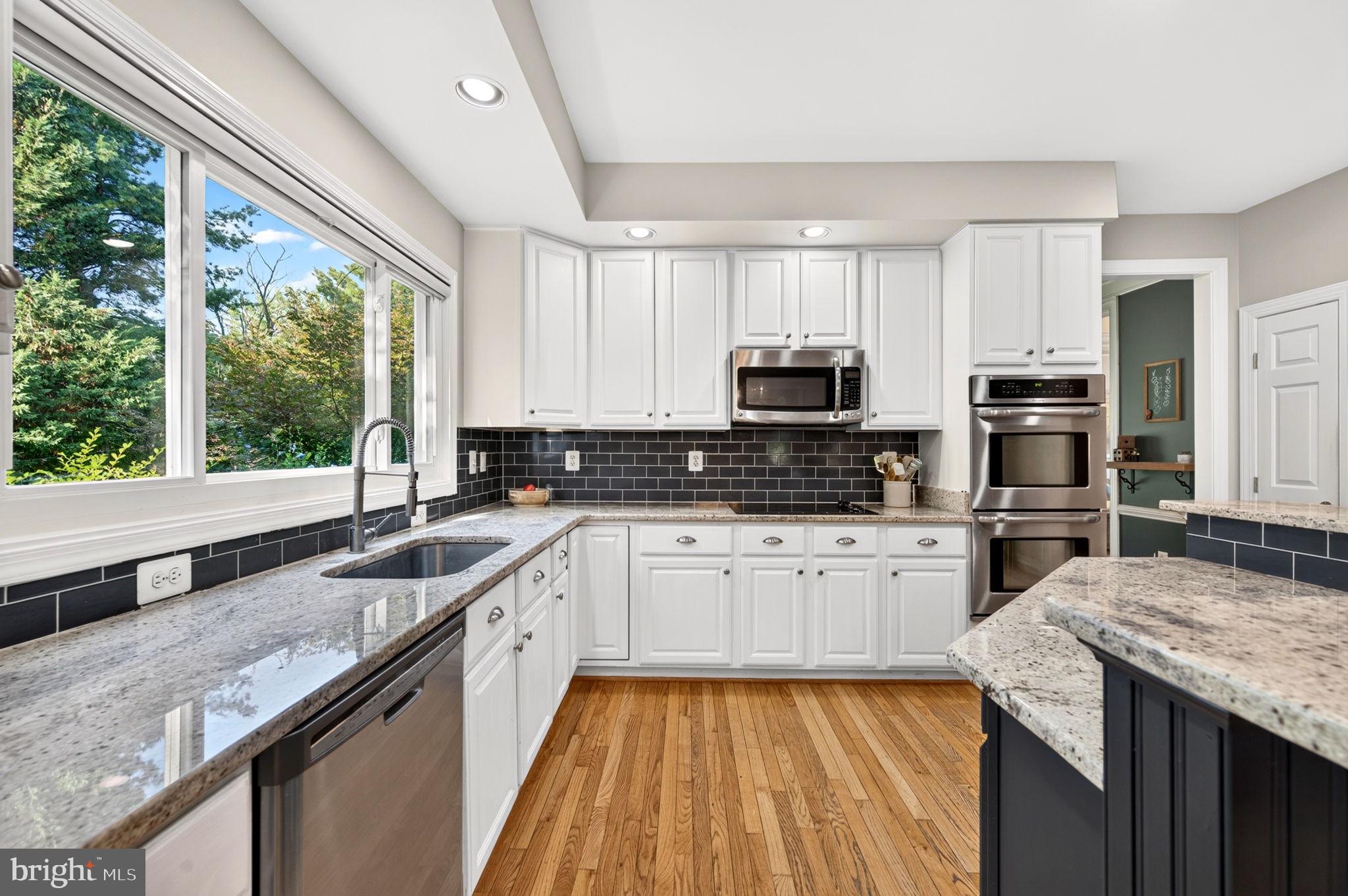POOLESVILLE - Residential