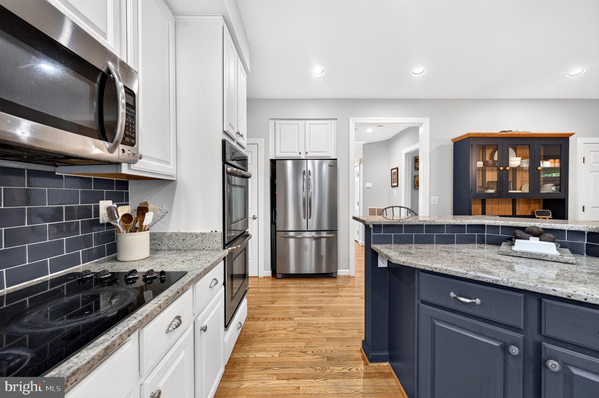 POOLESVILLE - Residential