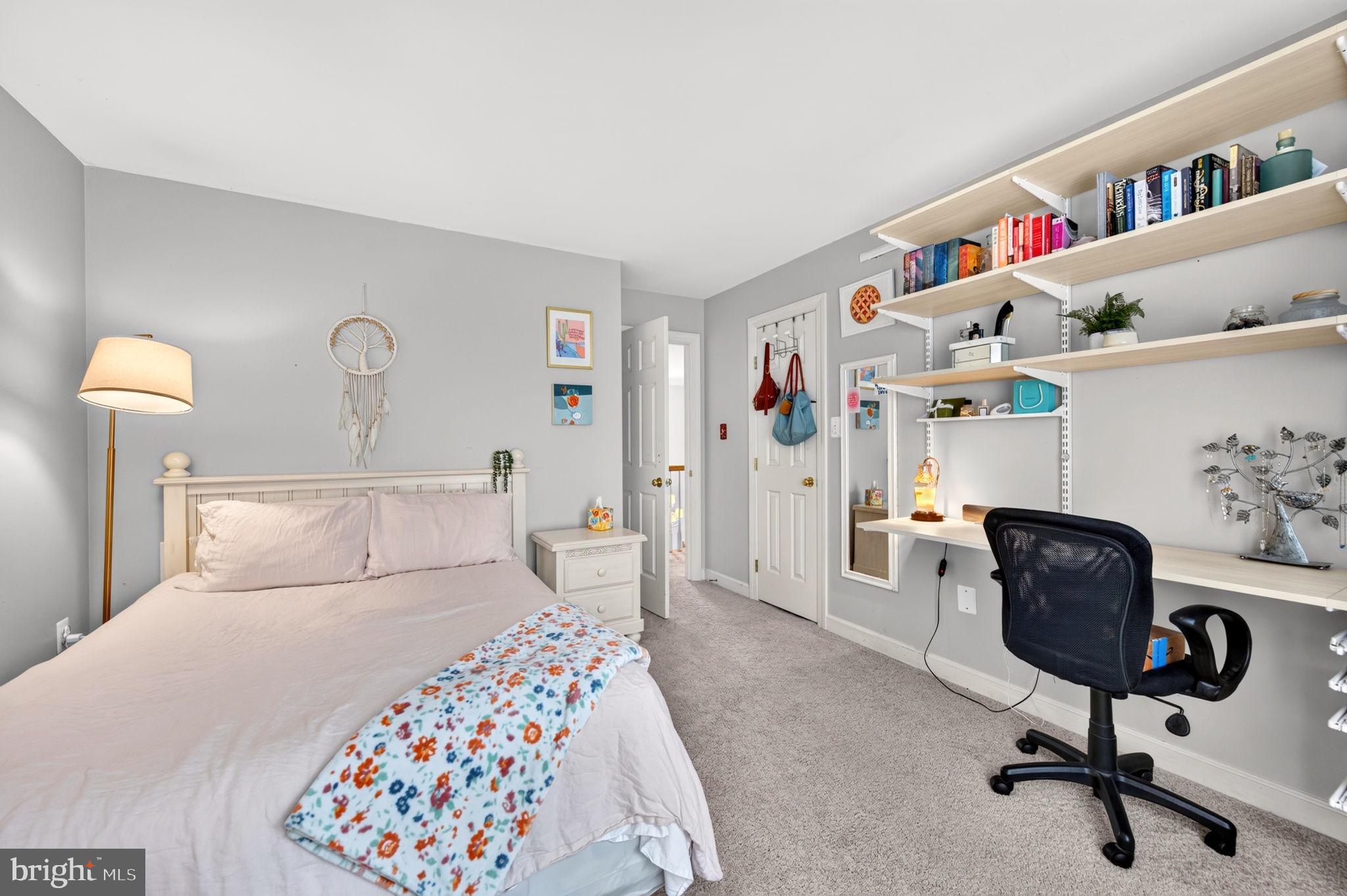 POOLESVILLE - Residential