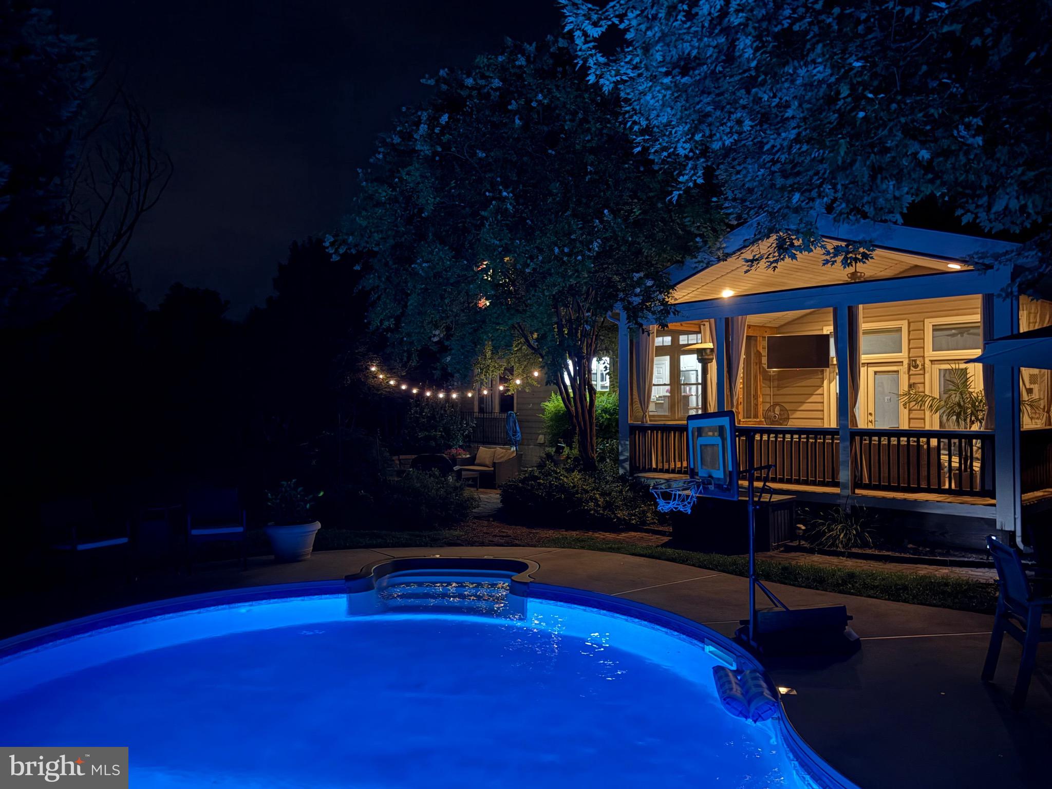 POOLESVILLE - Residential