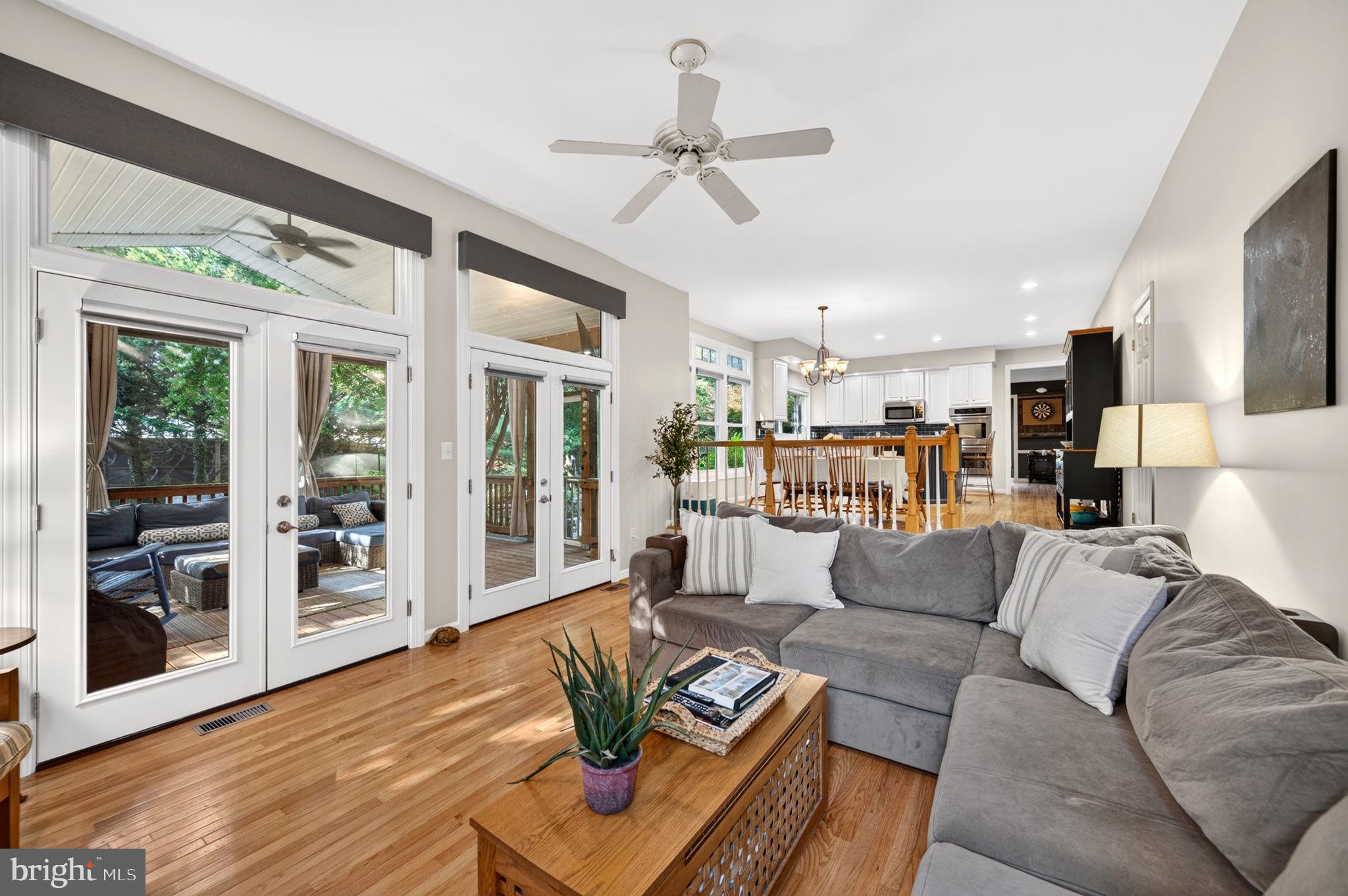 POOLESVILLE - Residential