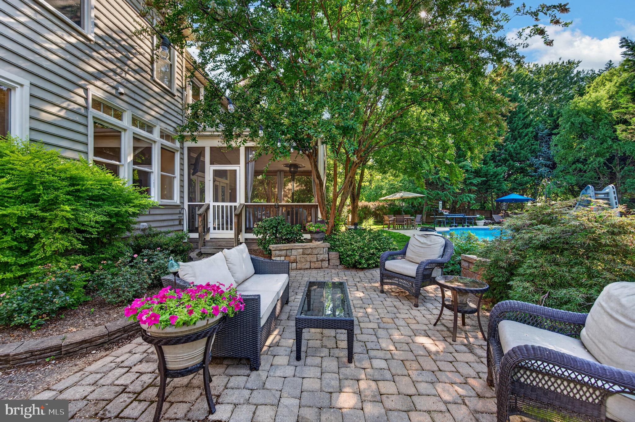 POOLESVILLE - Residential