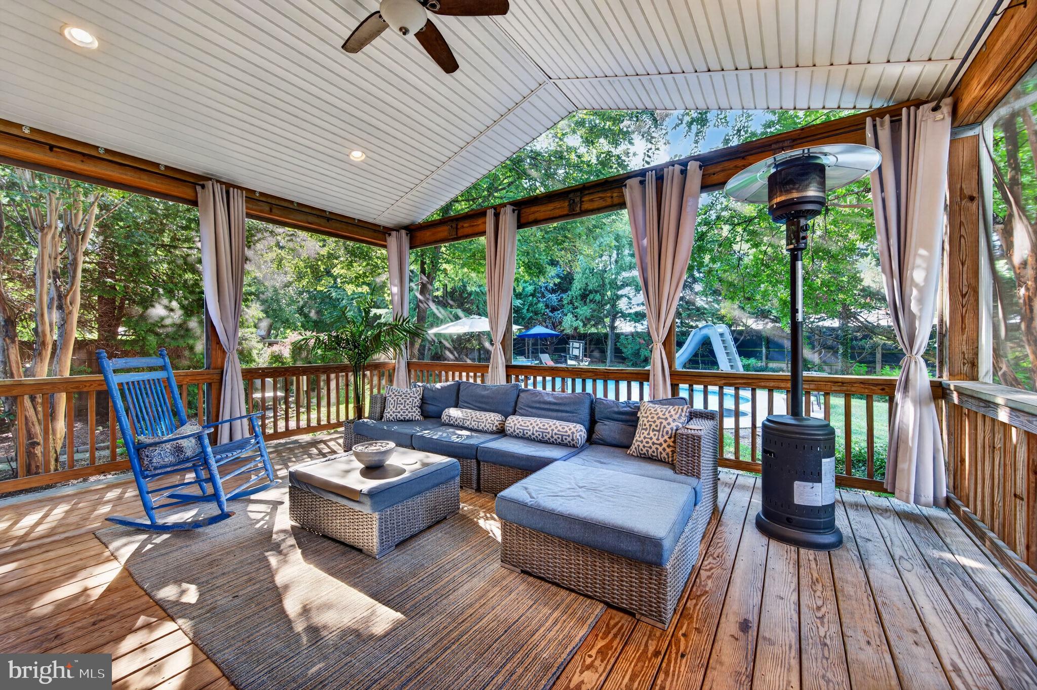 POOLESVILLE - Residential