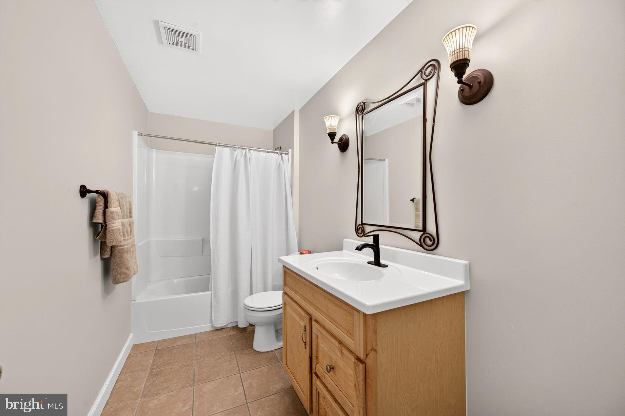 POOLESVILLE - Residential