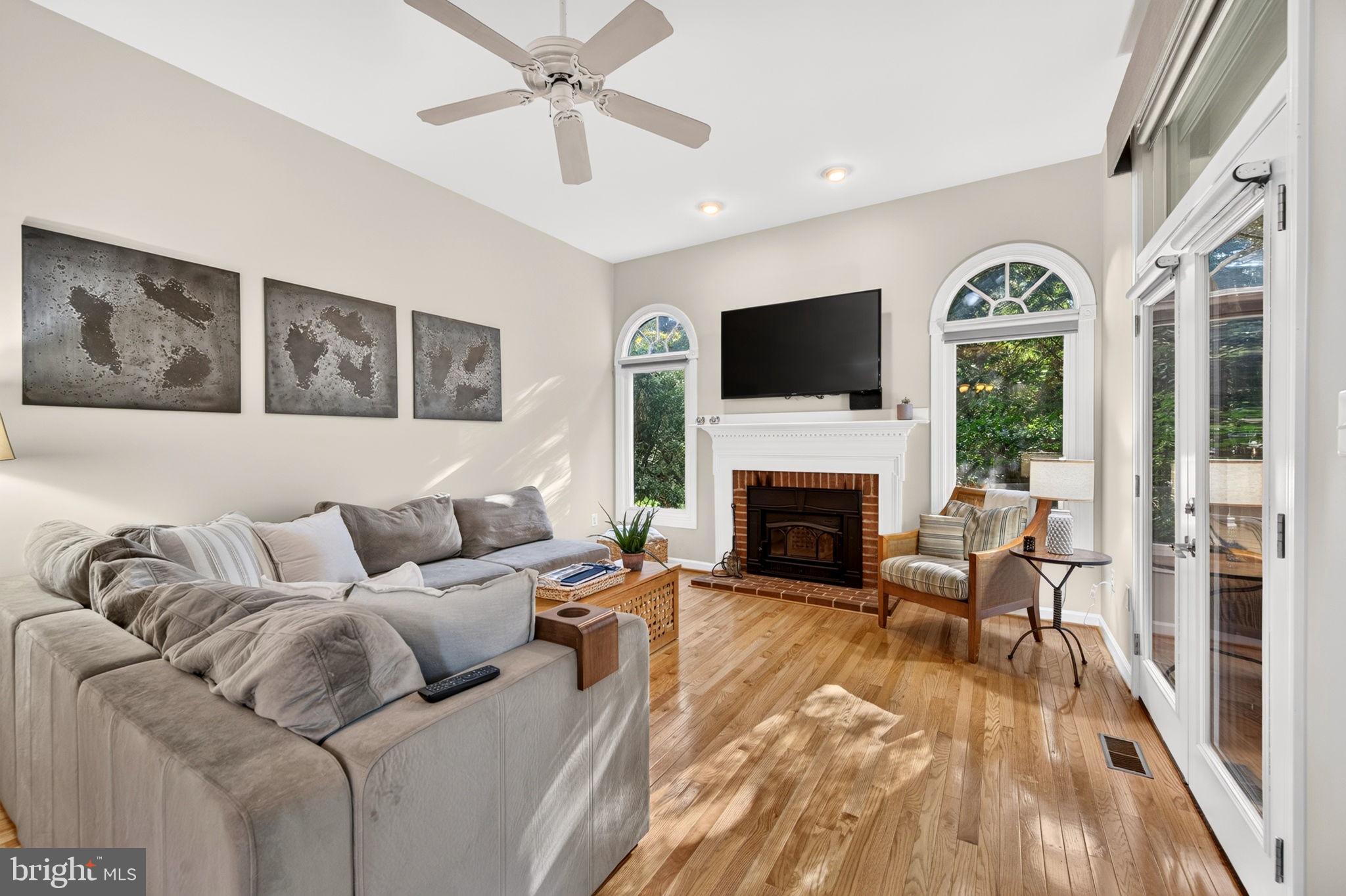 POOLESVILLE - Residential