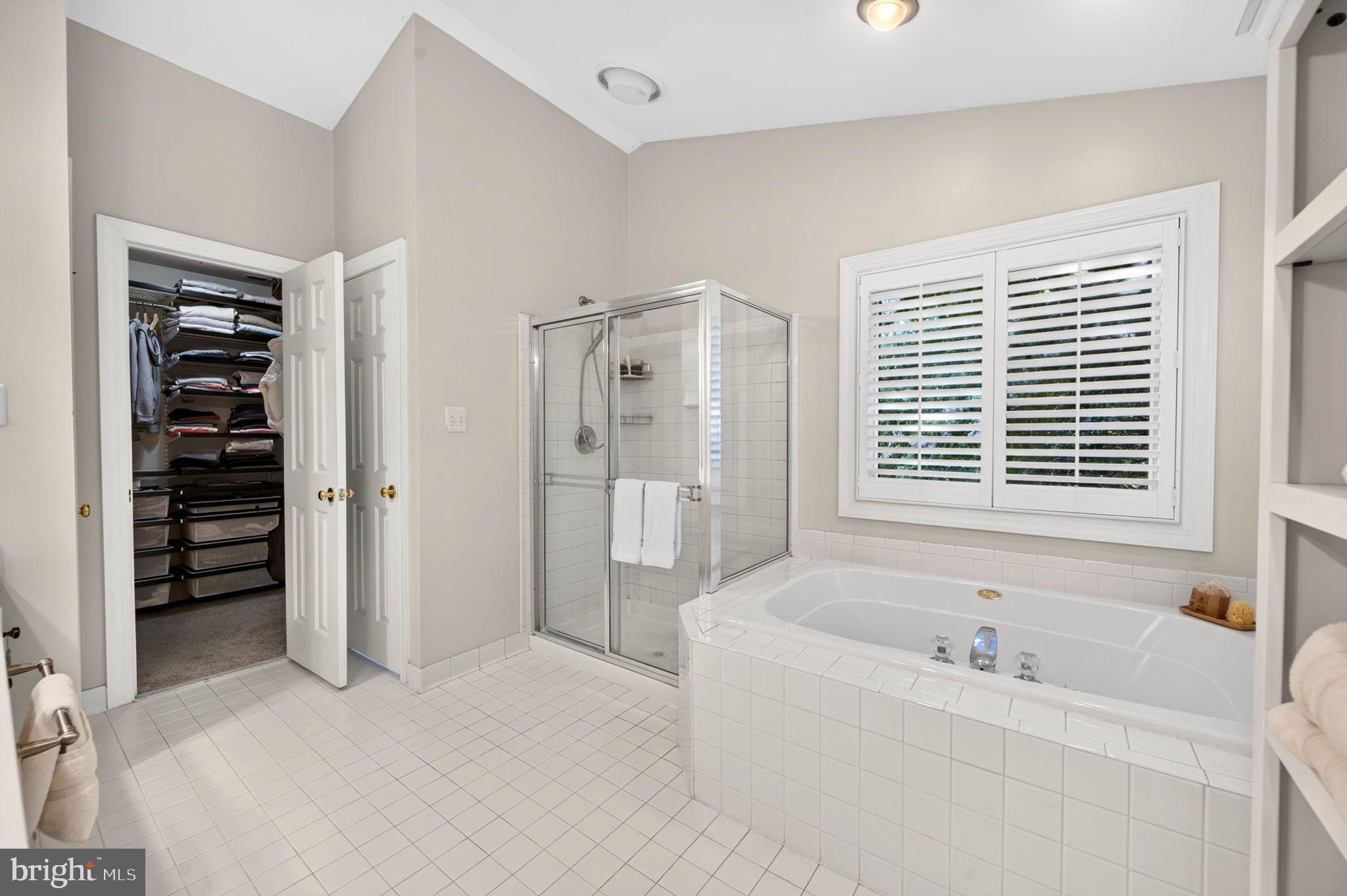 POOLESVILLE - Residential