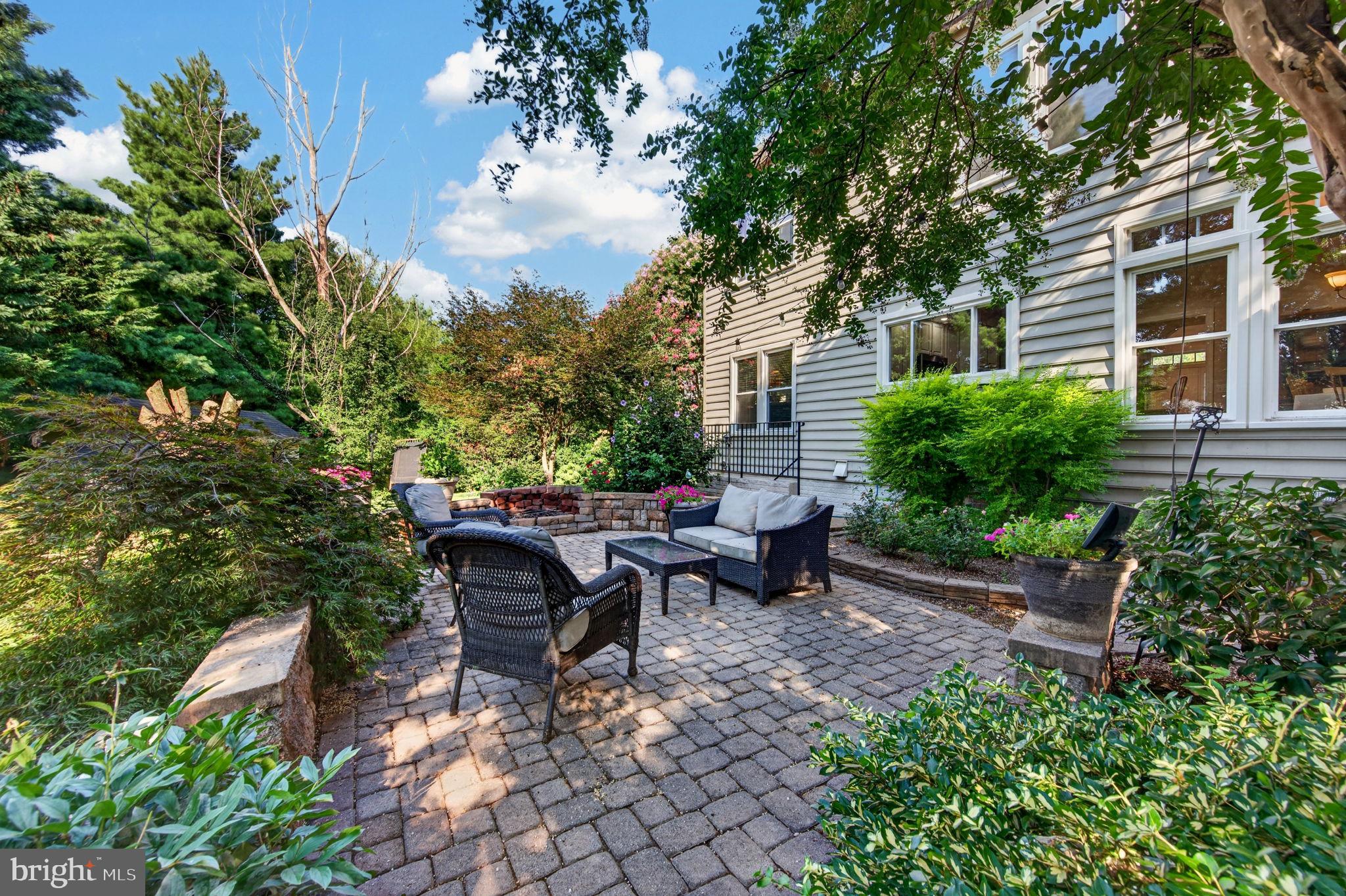POOLESVILLE - Residential