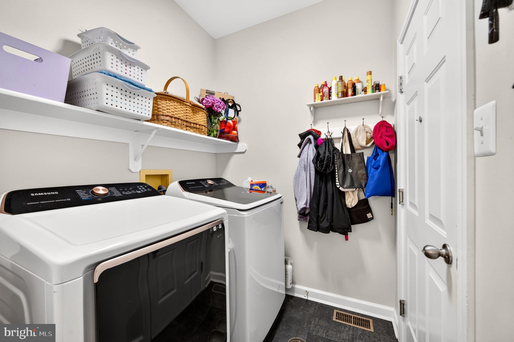 POOLESVILLE - Residential