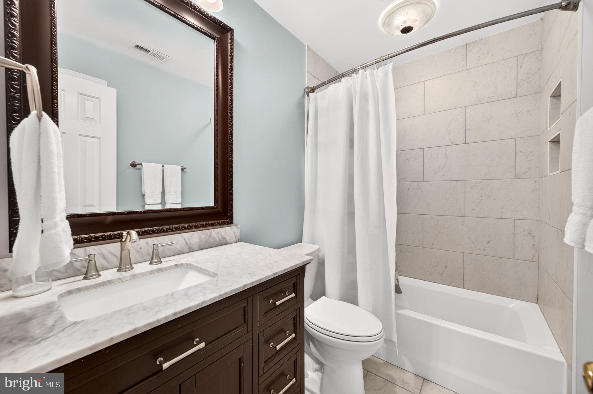 POOLESVILLE - Residential
