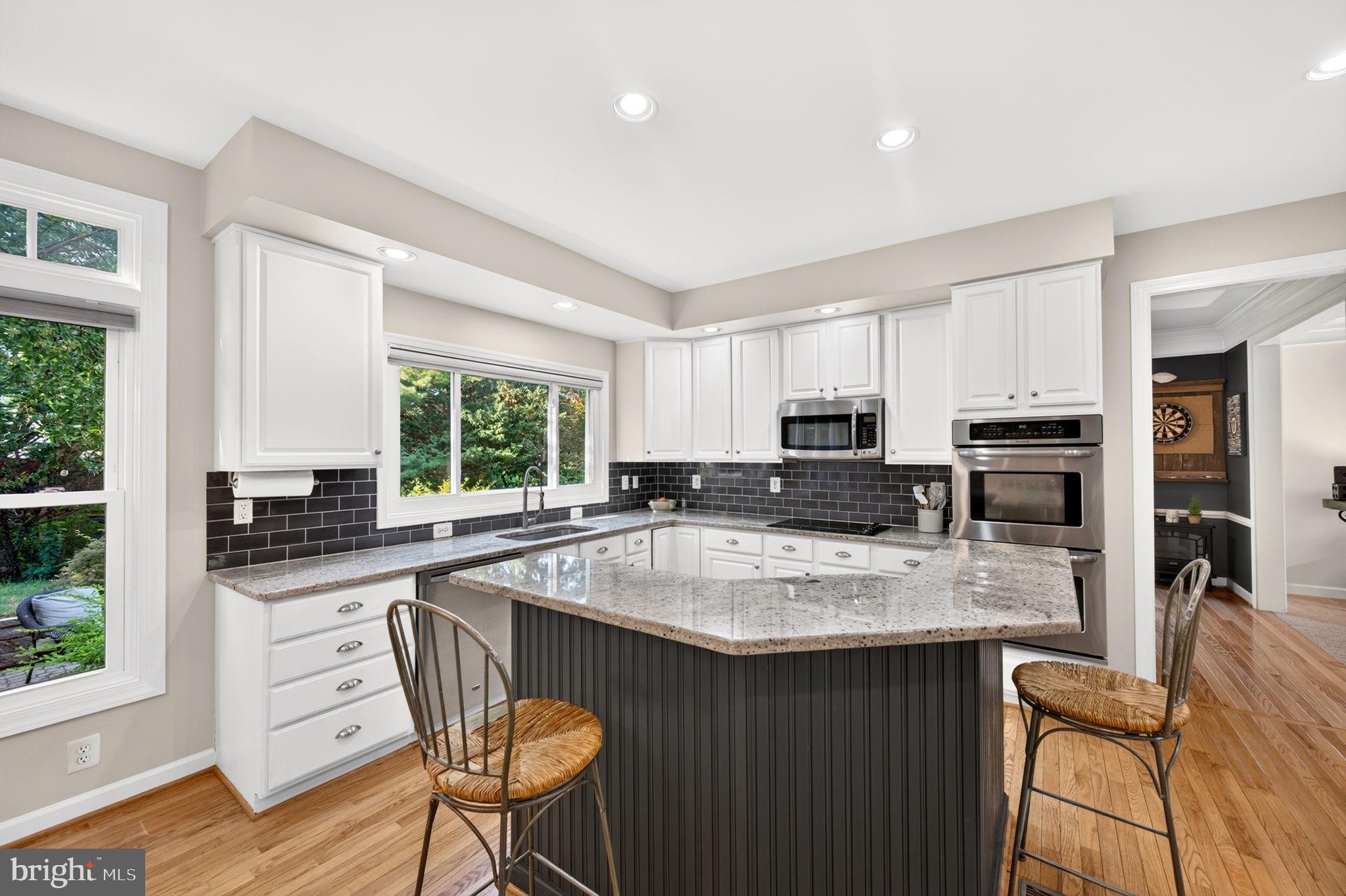 POOLESVILLE - Residential