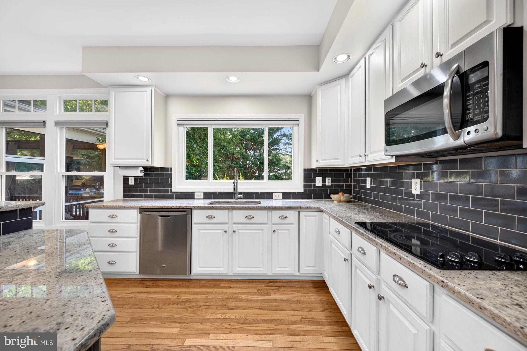 POOLESVILLE - Residential