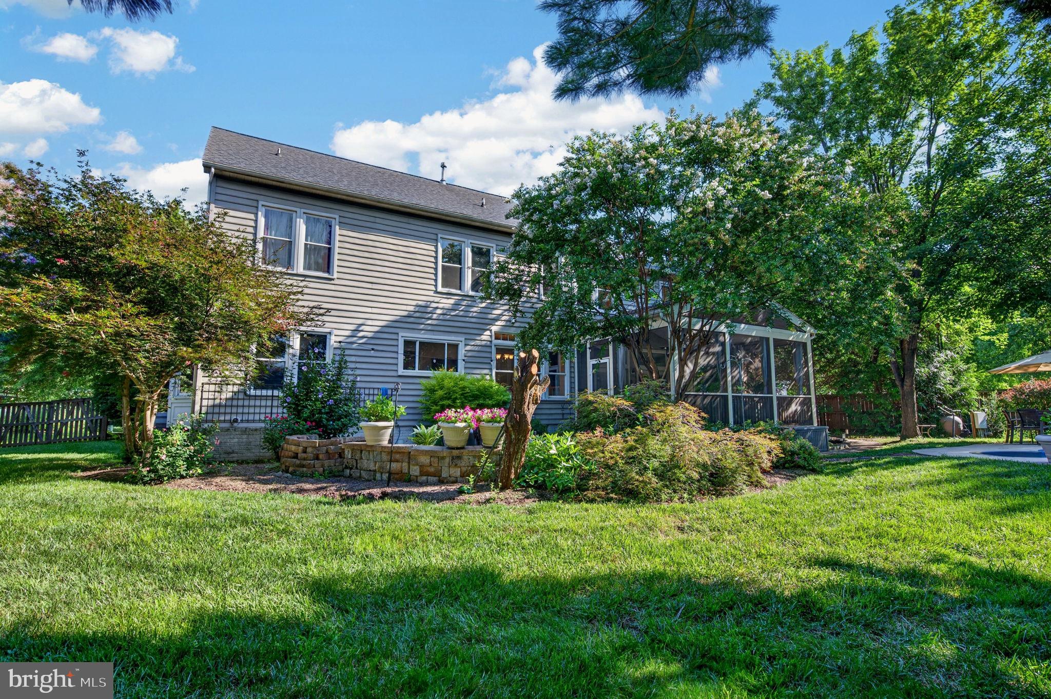 POOLESVILLE - Residential