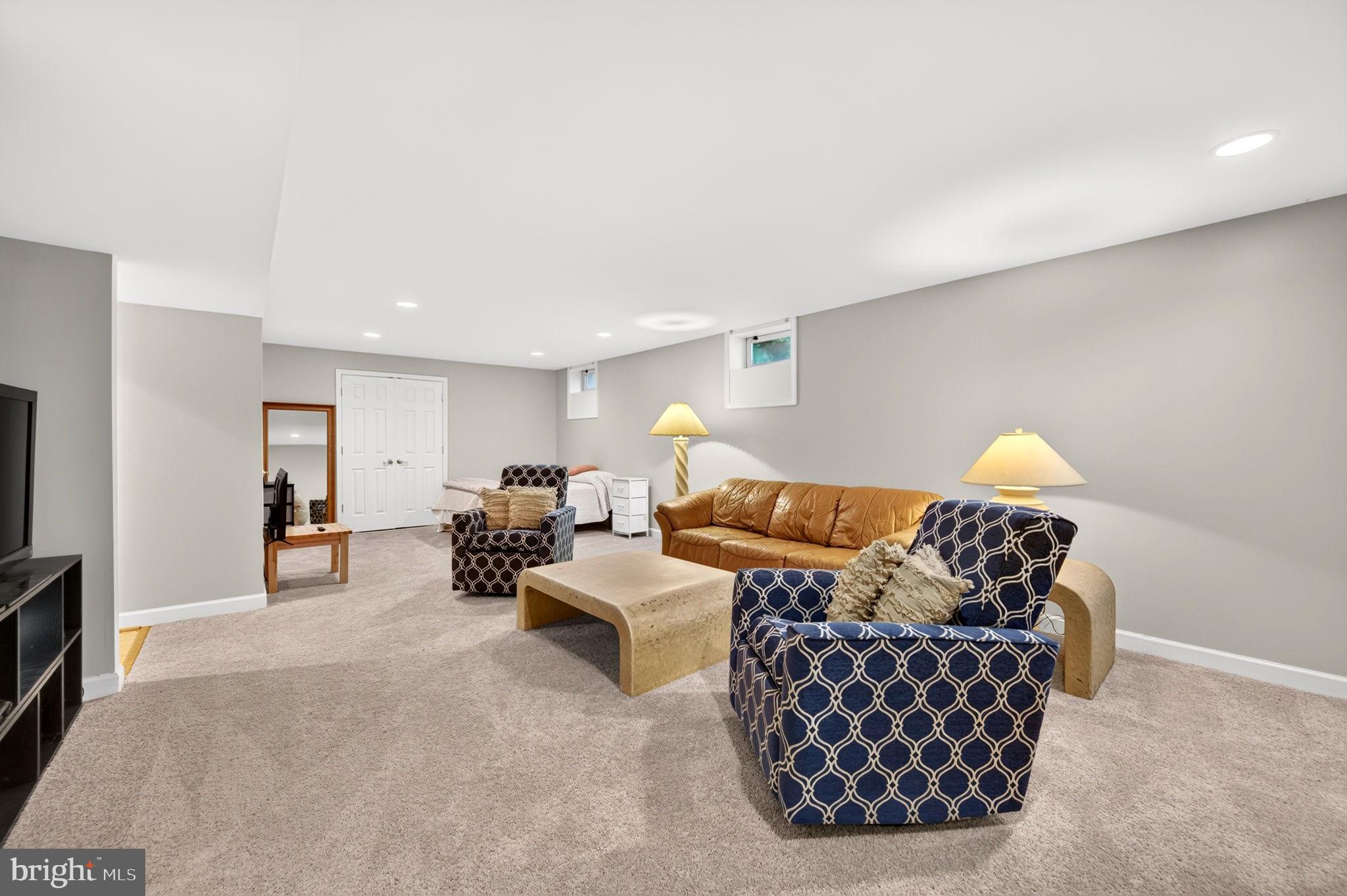 POOLESVILLE - Residential