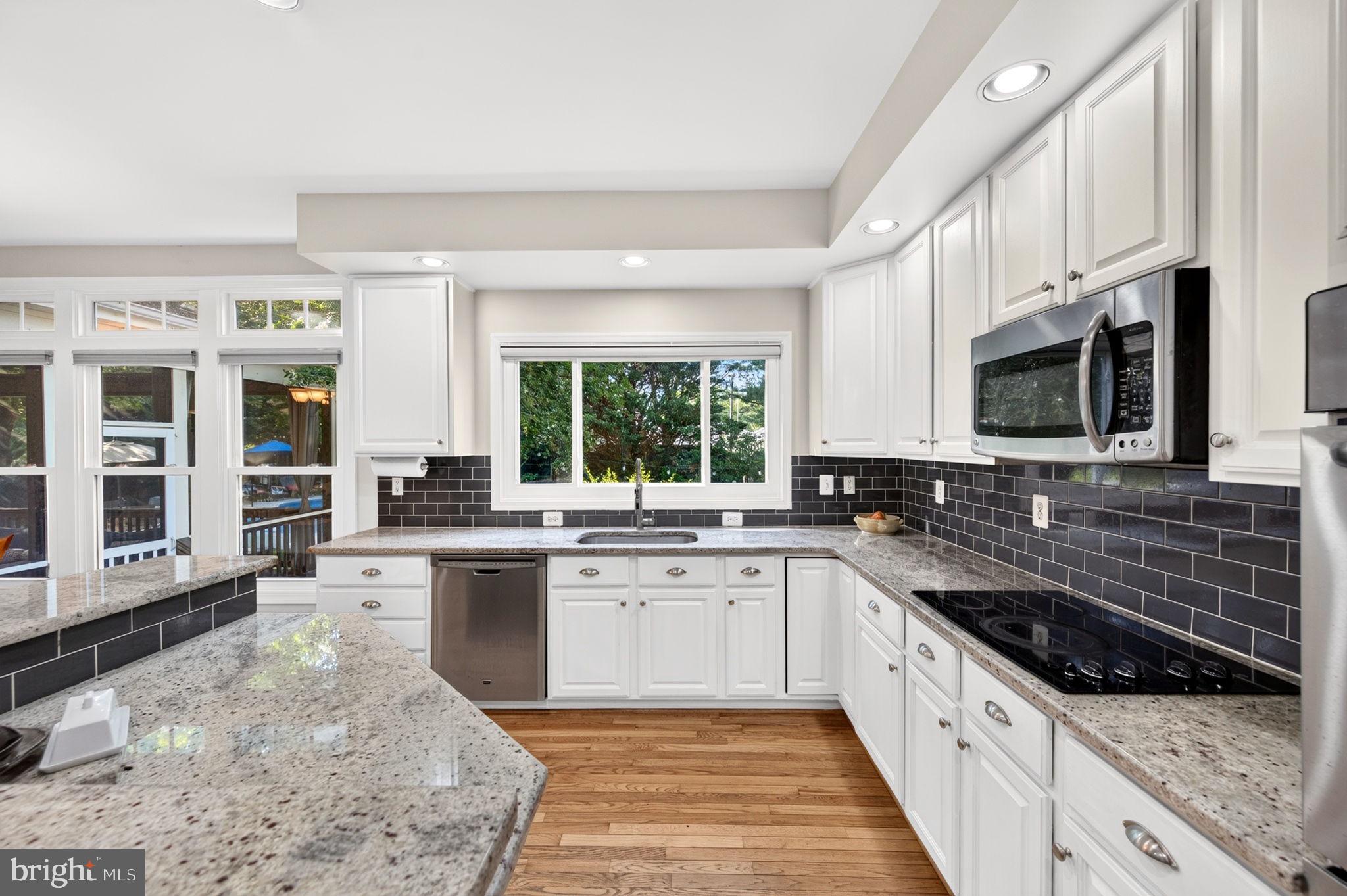 POOLESVILLE - Residential