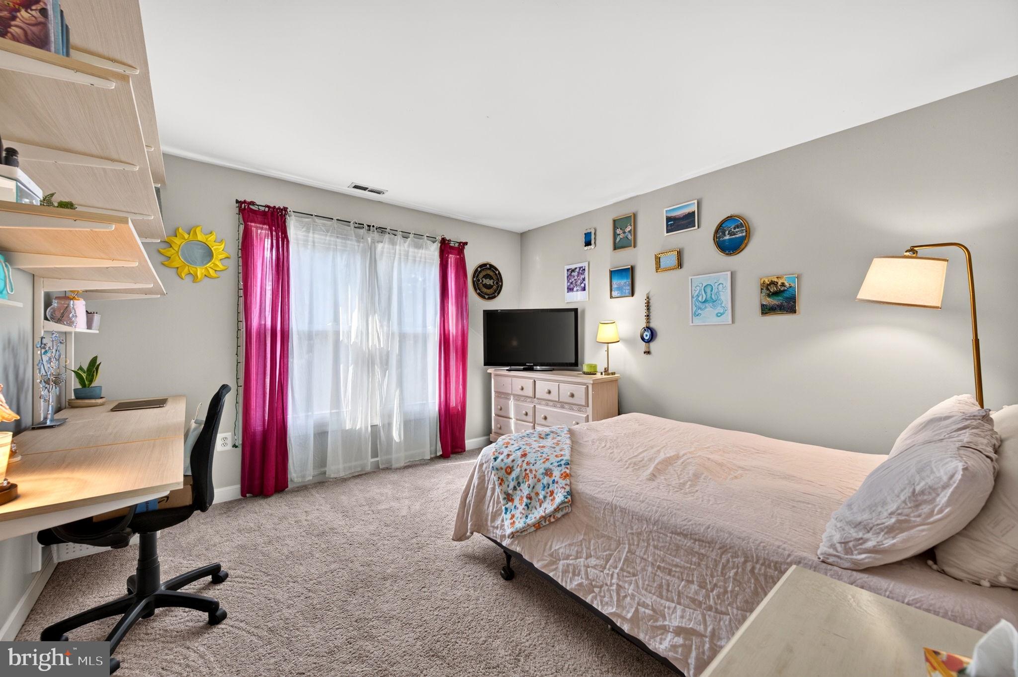 POOLESVILLE - Residential