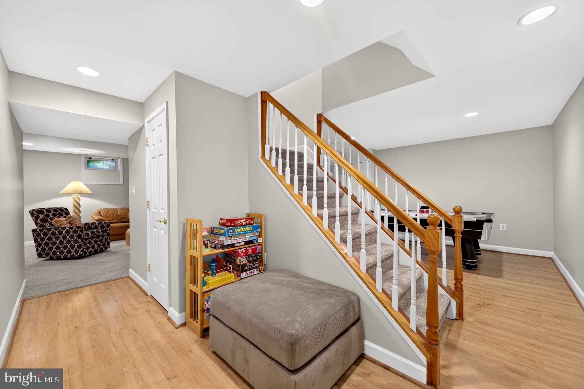 POOLESVILLE - Residential