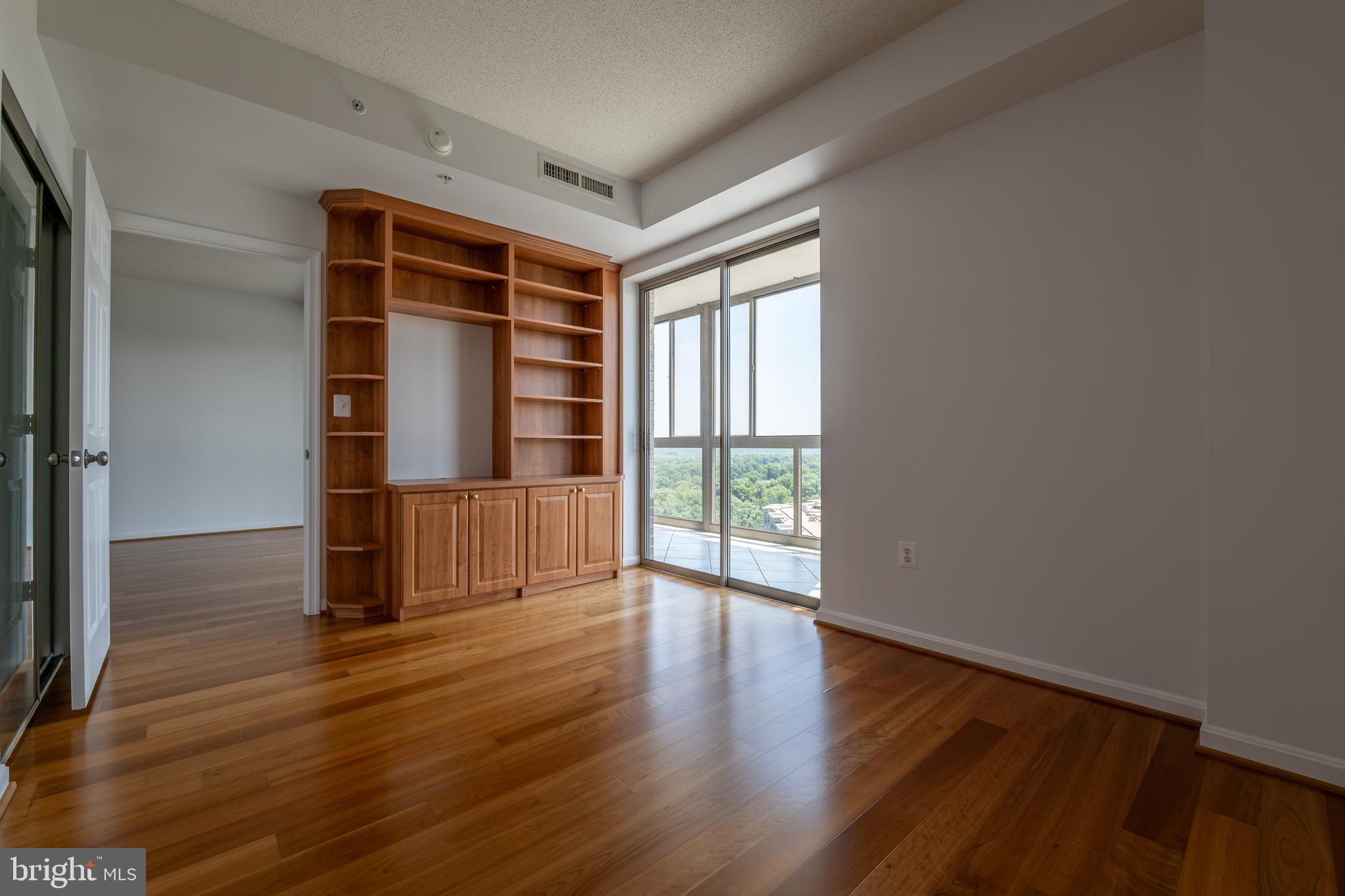 RIVERVIEW AT LANSDOWNE WOODS - Residential