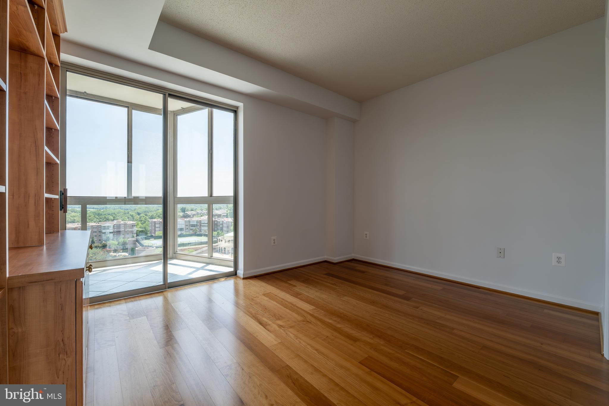 RIVERVIEW AT LANSDOWNE WOODS - Residential