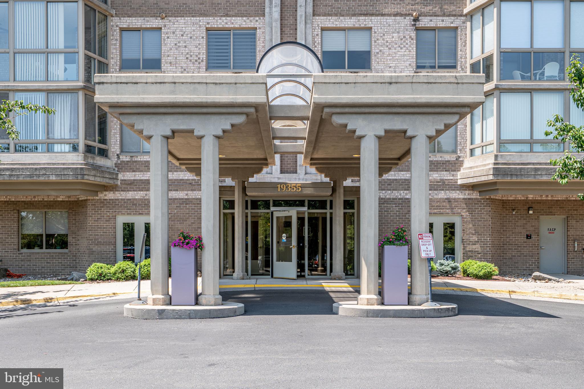 Luxury Living at 55+ Community. Beautiful 2 Bed, 2 Bath Condo. Hardwood Floors, Carpet, Upgraded Counter Tops, Walk in Closet, Primary Bath, Balcony with Beautiful View of Potomac River. Must See!
