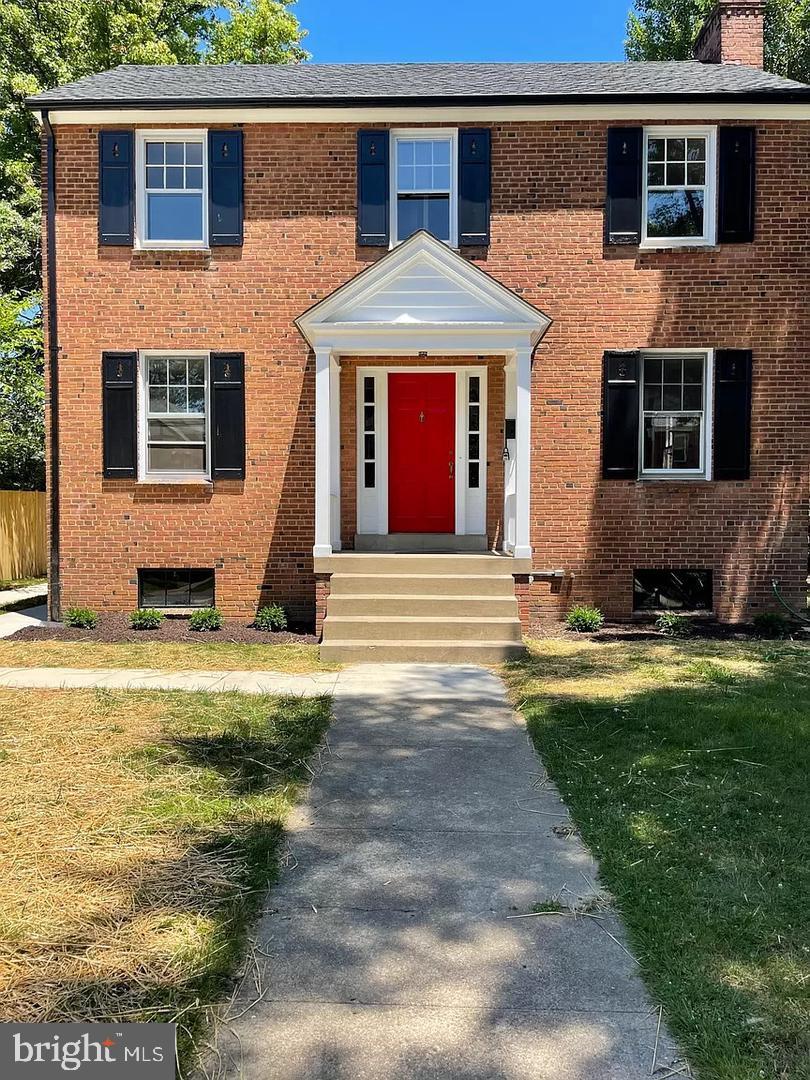 Welcome to S. Ivy Street! This beautiful 3 bed 2.5 bath colonial style home is located in the heart of the Arlington Heights Historic District. The home features hardwood floors, The kitchen features an updated counters, stainless steel appliances and updated fixtures. All bedrooms have ample room with tons of natural light and lots of natural charm! You have your own full screened in porch with a private fenced in back yard as well. Pets are accepted on a case by case basis. 1 car garage.