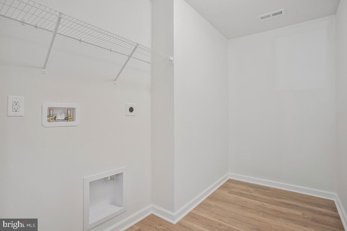 WOODLAND BEACH - Residential