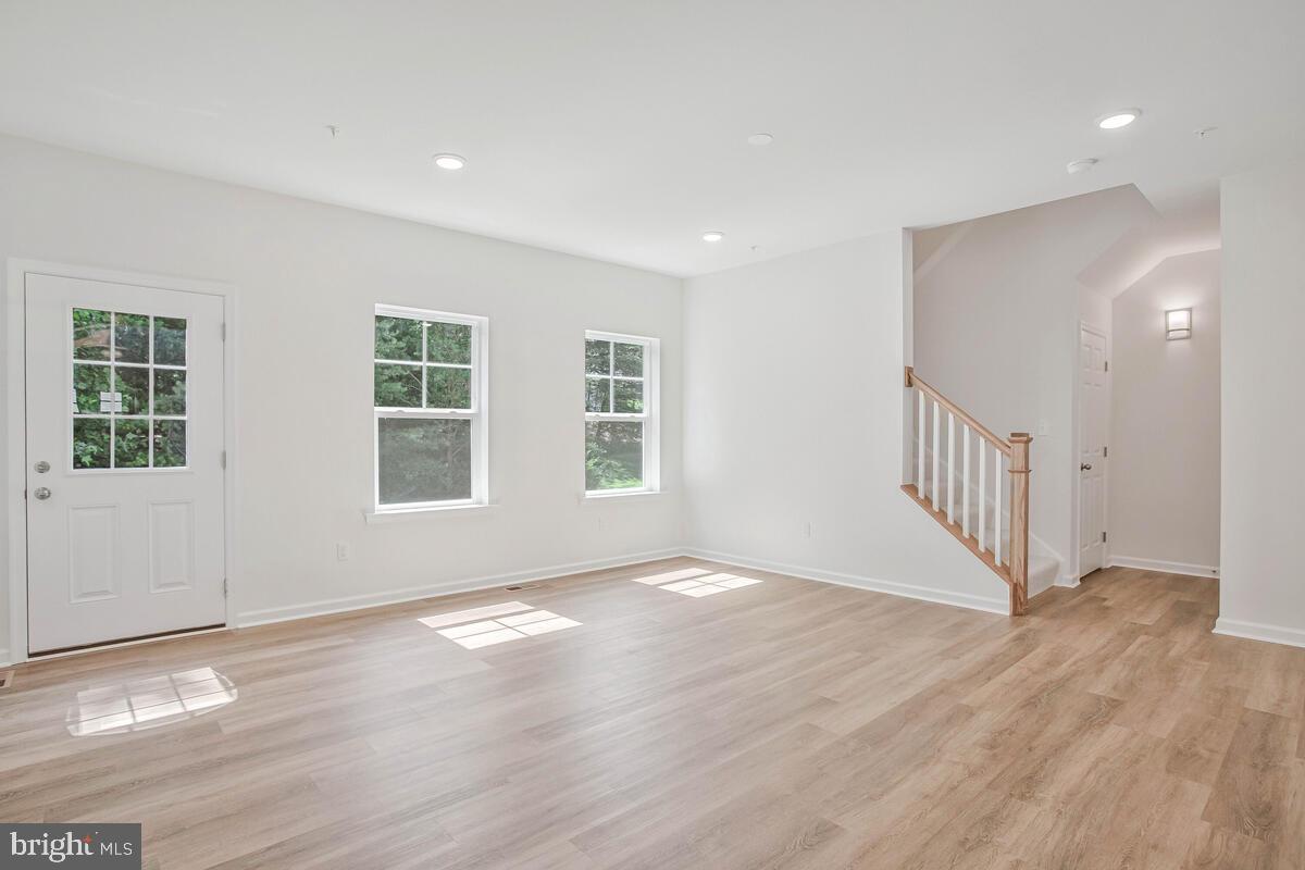 WOODLAND BEACH - Residential