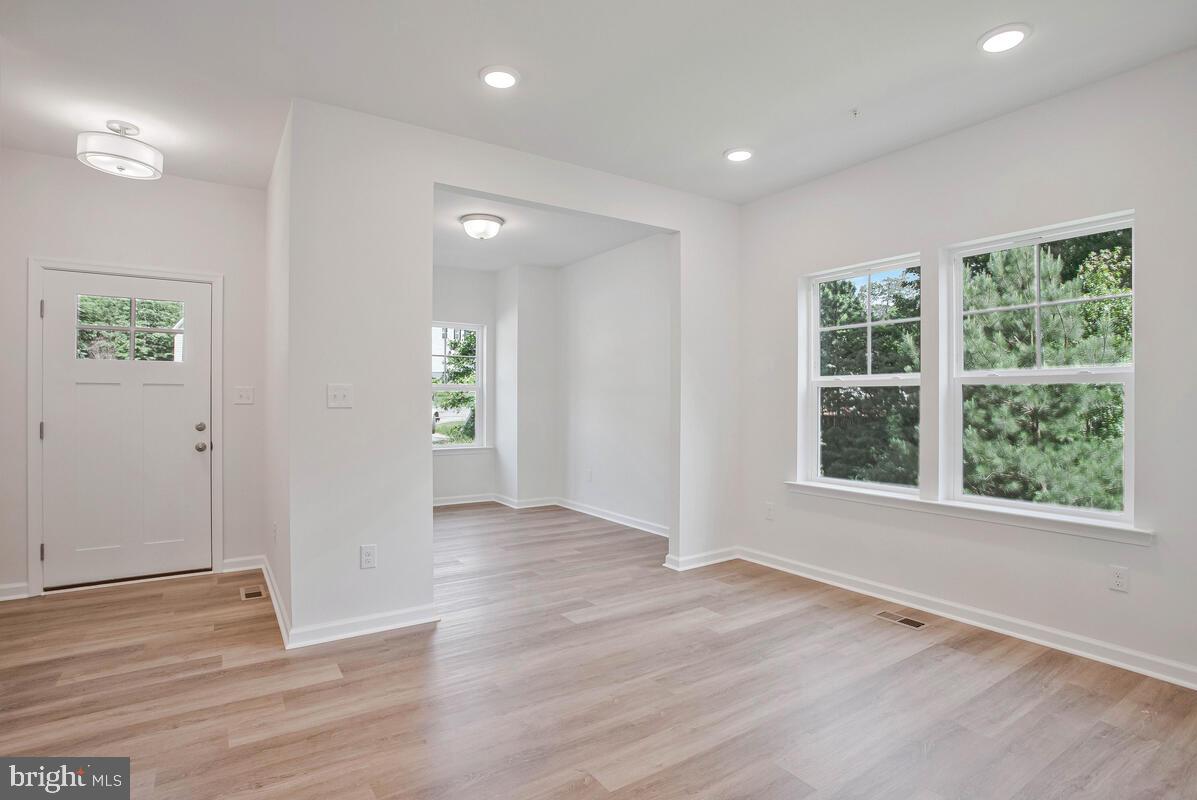 WOODLAND BEACH - Residential