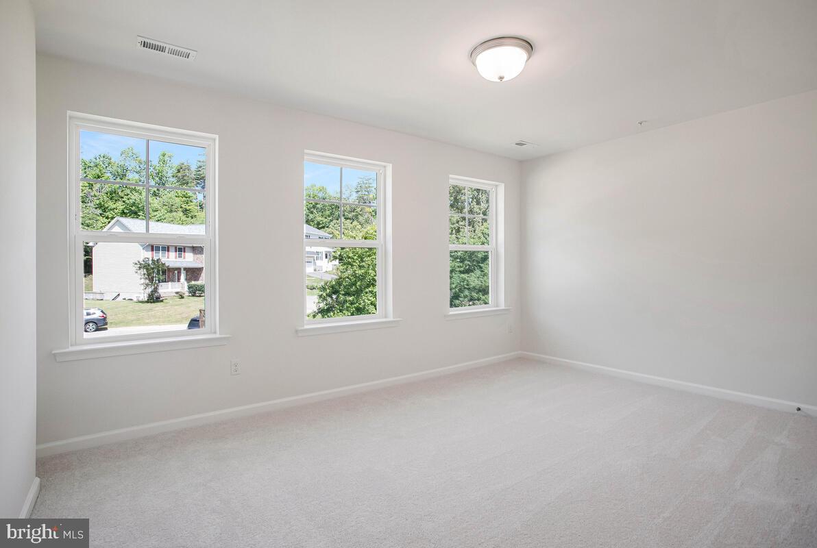 WOODLAND BEACH - Residential