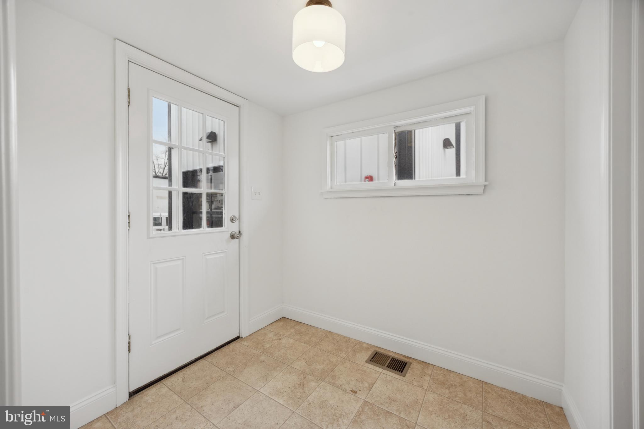 GLENSIDE - Residential Lease