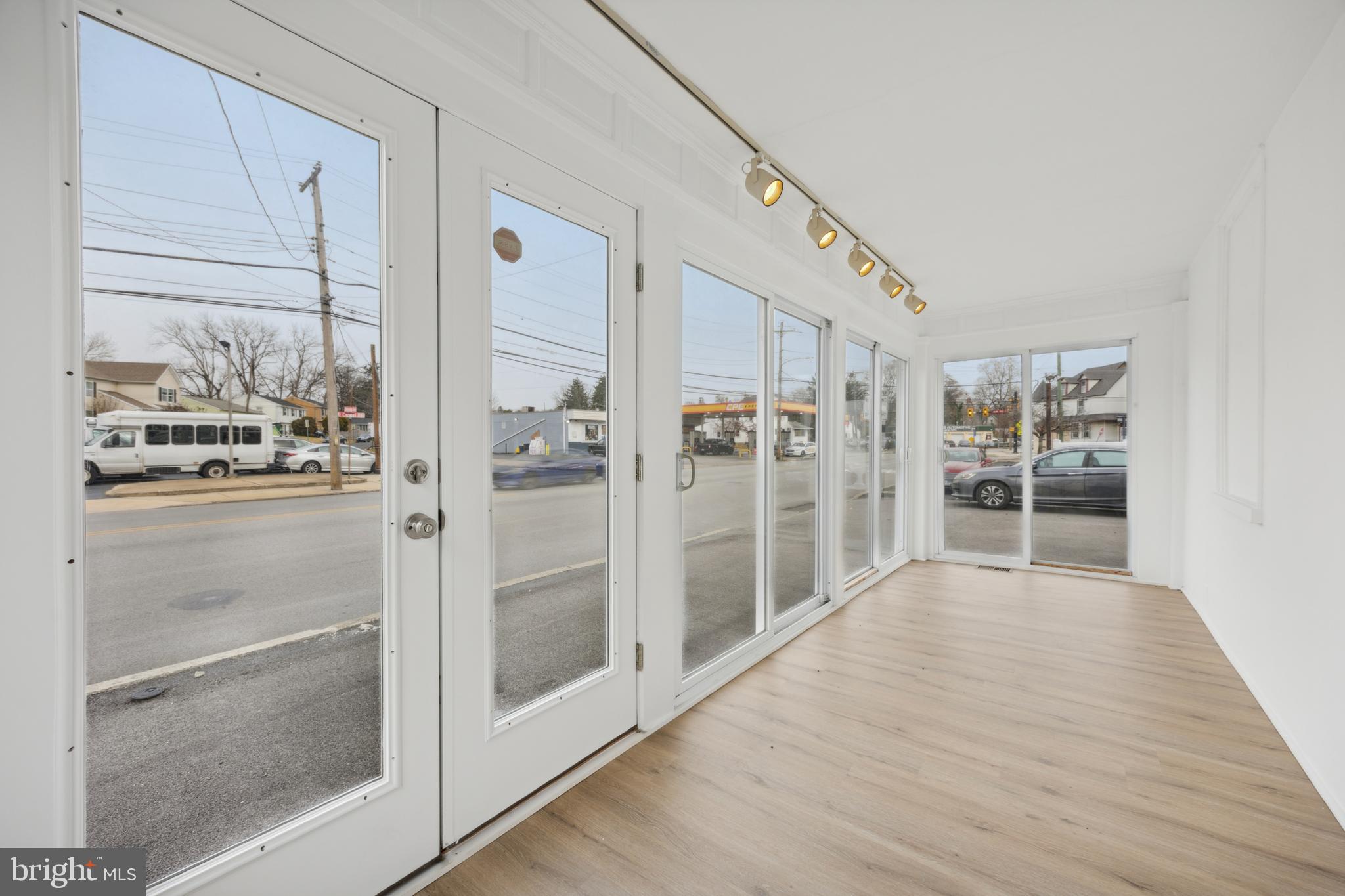 GLENSIDE - Residential Lease