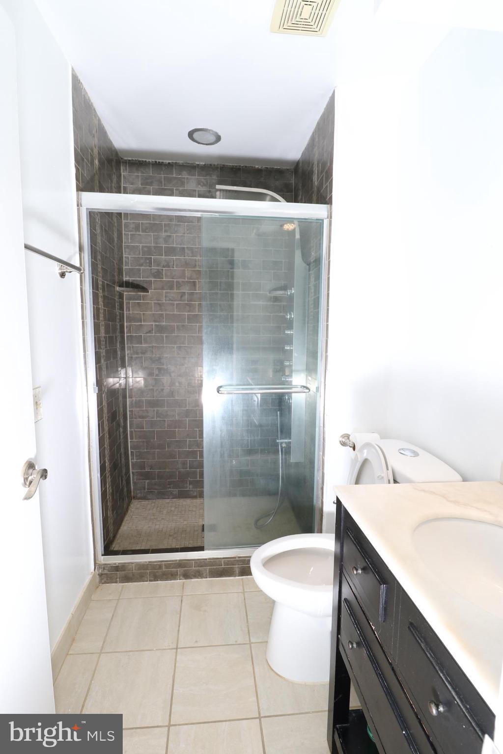 GUNNERS LAKE VILLAGE - Residential Lease