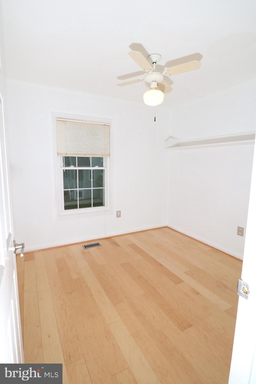 GUNNERS LAKE VILLAGE - Residential Lease