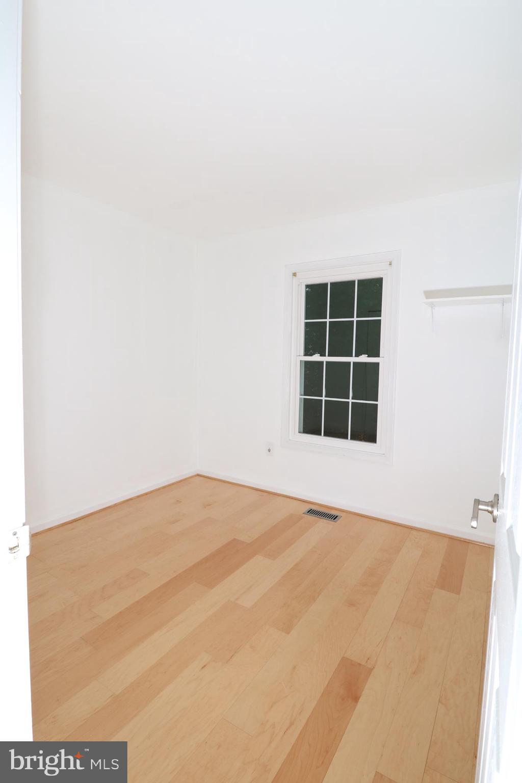 GUNNERS LAKE VILLAGE - Residential Lease