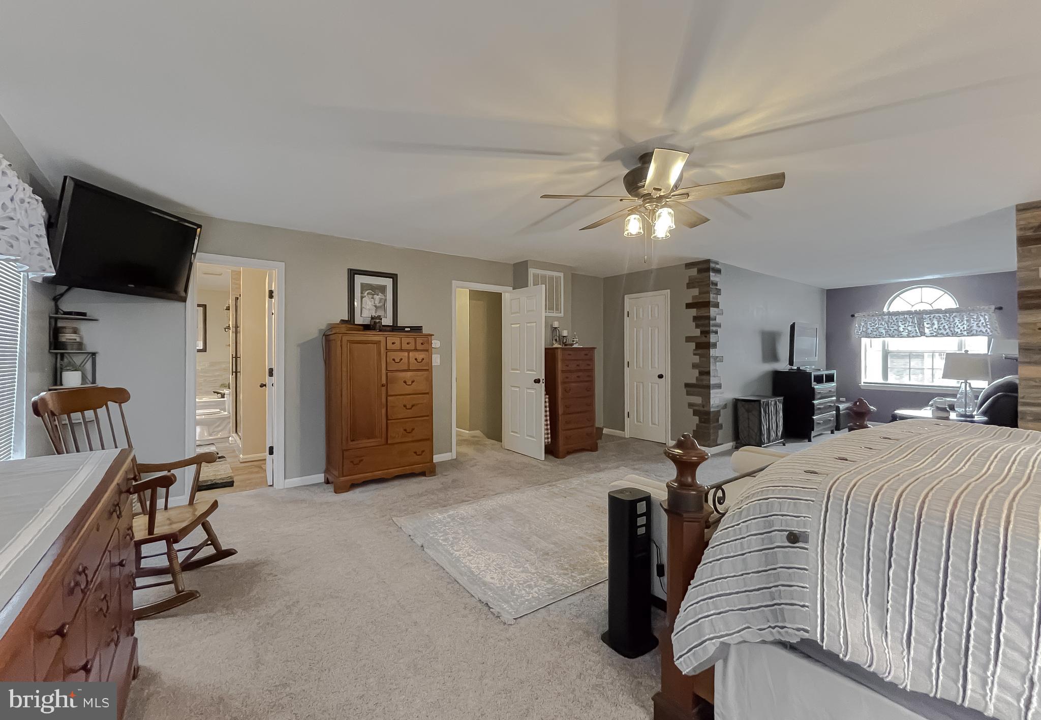 HUNTING QUARTERS - Residential