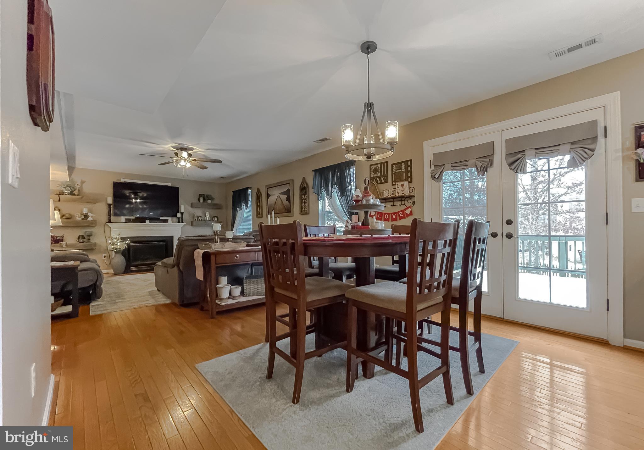 HUNTING QUARTERS - Residential