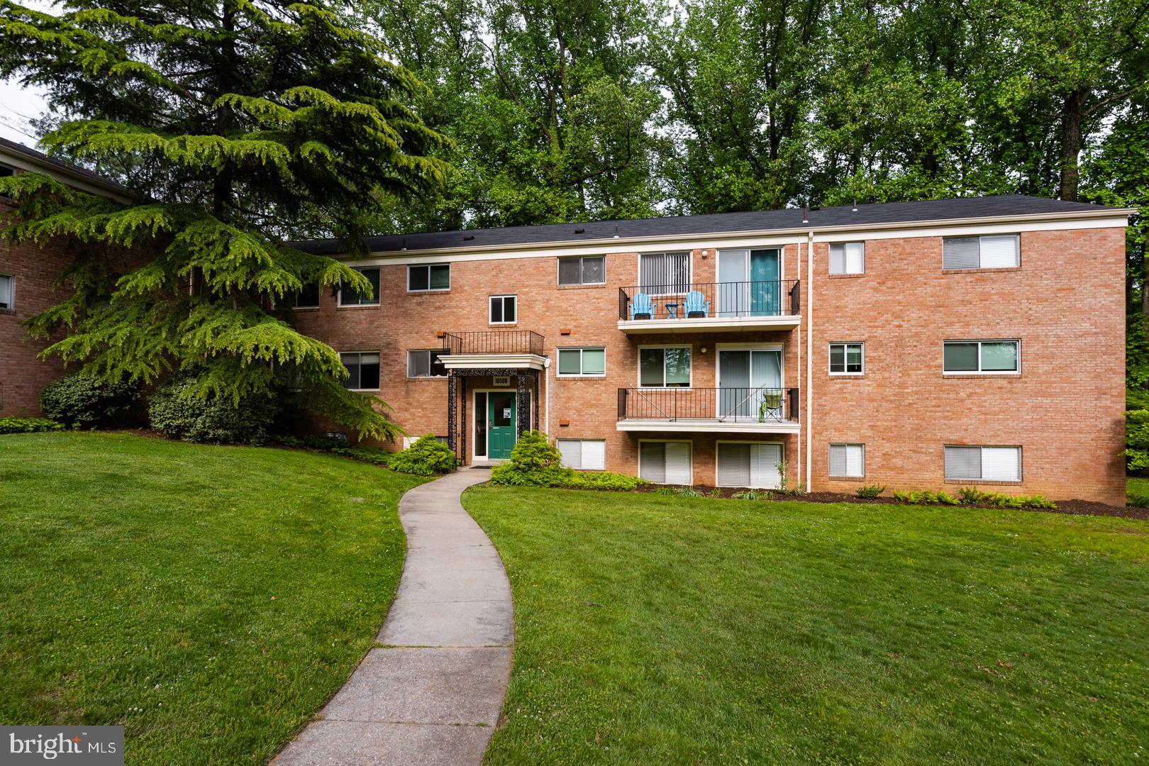 BEAUTIFUL SETTING WITH PATIO AND ALL WOODED VIEWS. FEEL LIKE YOU LIVE IN THE PARK! THE ULTIMATE IN GREEN LIVING! REFINISHED WOOD FLOORS. UPDATED KITCHEN WITH 42 INCH WHITE CABINETS, STAINLESS STEEL AND BLACK APPLIANCES, FRESHLY PAINTED AND SPOTLESSLY CLEAN. MOVE RIGHT IN.  CORNER SETTING WITH TWO EXPOSURES AND WINDOWS IN THE BEDROOM. THERMAL WINDOWS AND SELLER WILL GIVE CREDIT FOR RELACEMENT OF HVAC.  PARKSIDE IS AN AWARD WINNING BETHESDA COMMUNITY. SURROUNDED BY PARK. STEPS TO THE GROSVENOR METRO. HOP RIGHT ON THE BELTWAY AND I-270. NEAR NIH & WALTER REED BETHESDA MEDICAL.