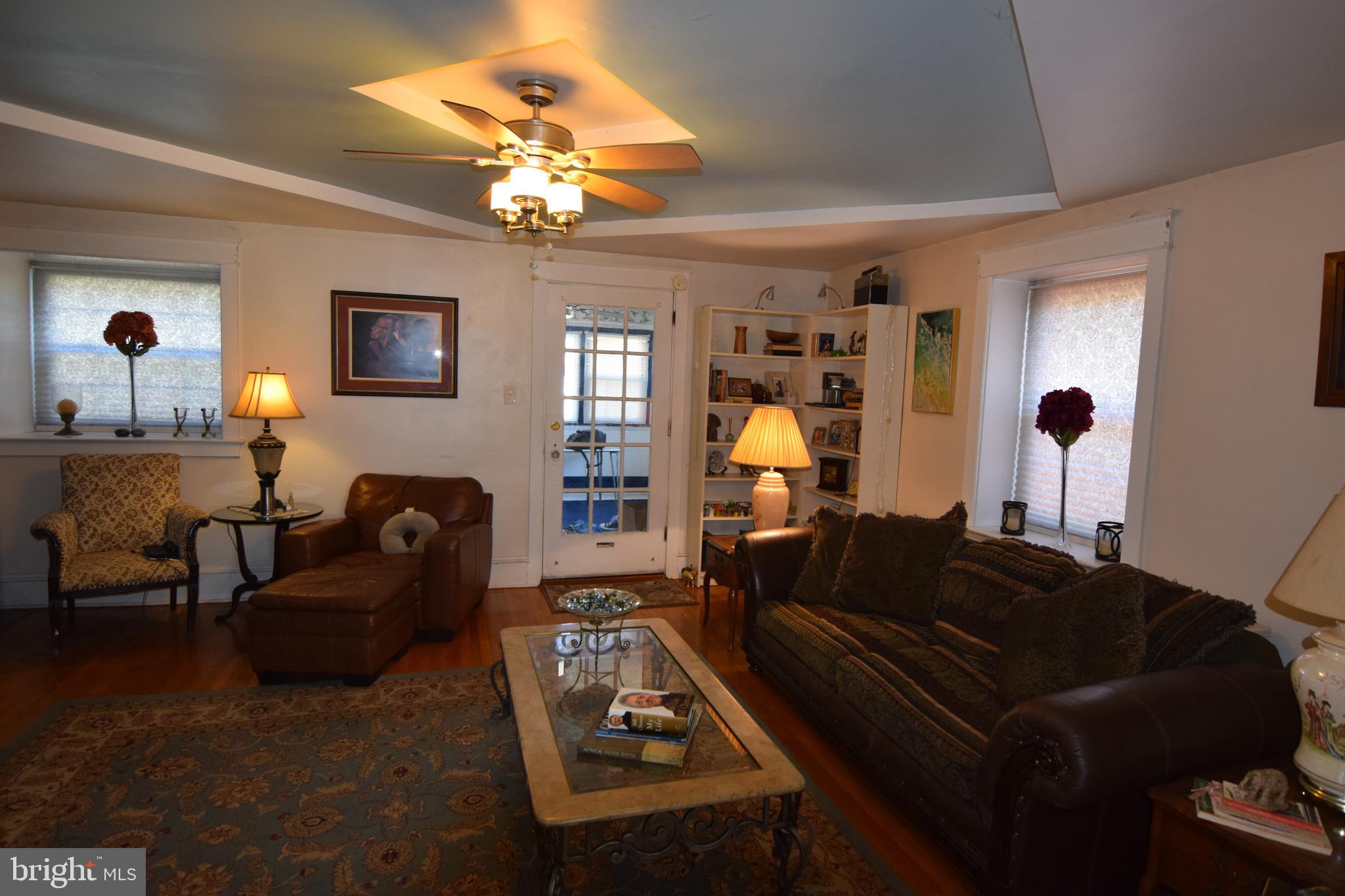 GLADSTONE MANOR - Residential