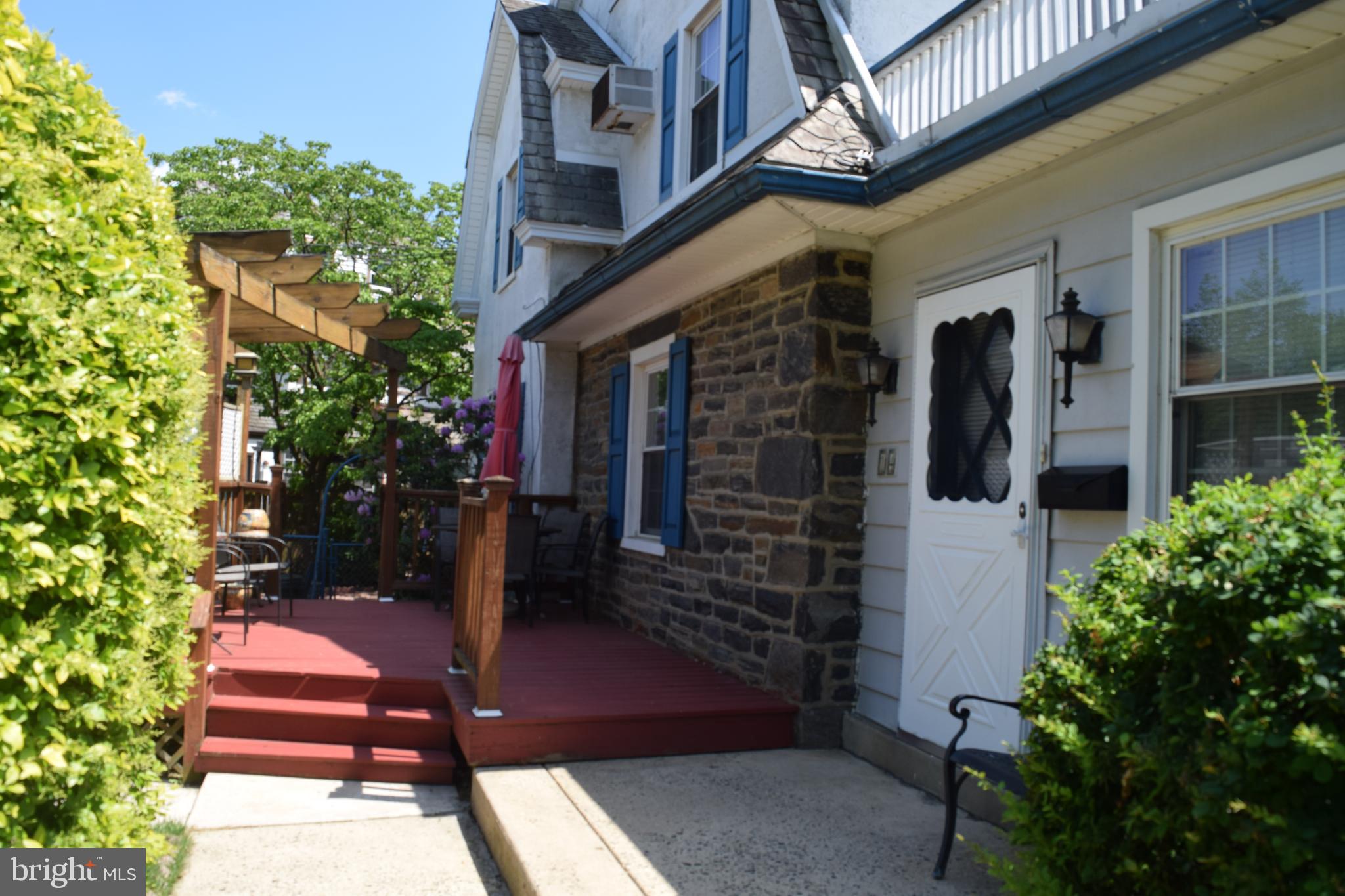 GLADSTONE MANOR - Residential