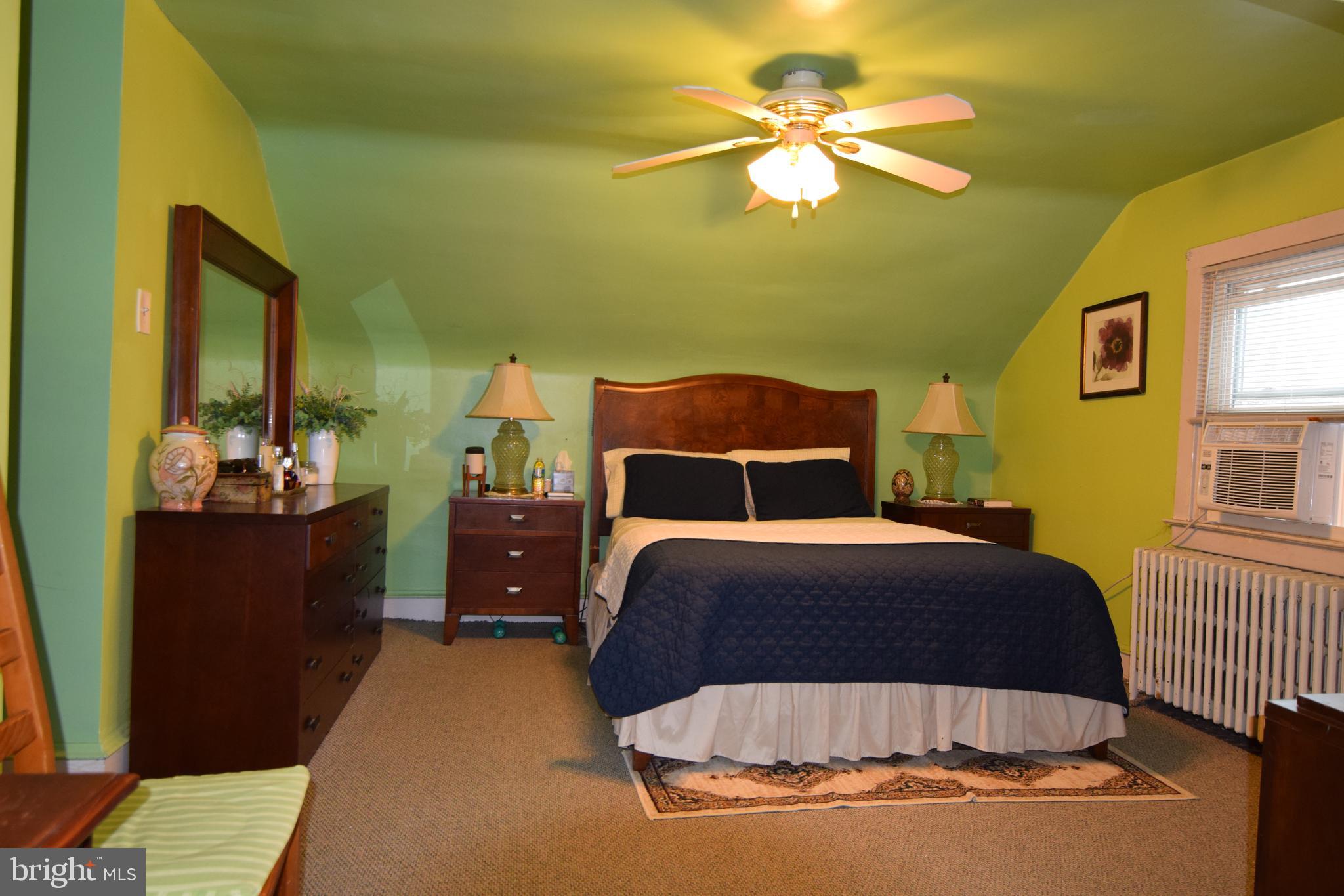 GLADSTONE MANOR - Residential