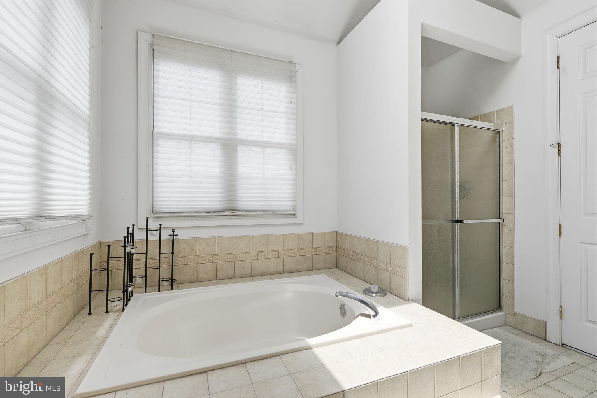 ESTATES AT FARAWAY FARMS - Residential