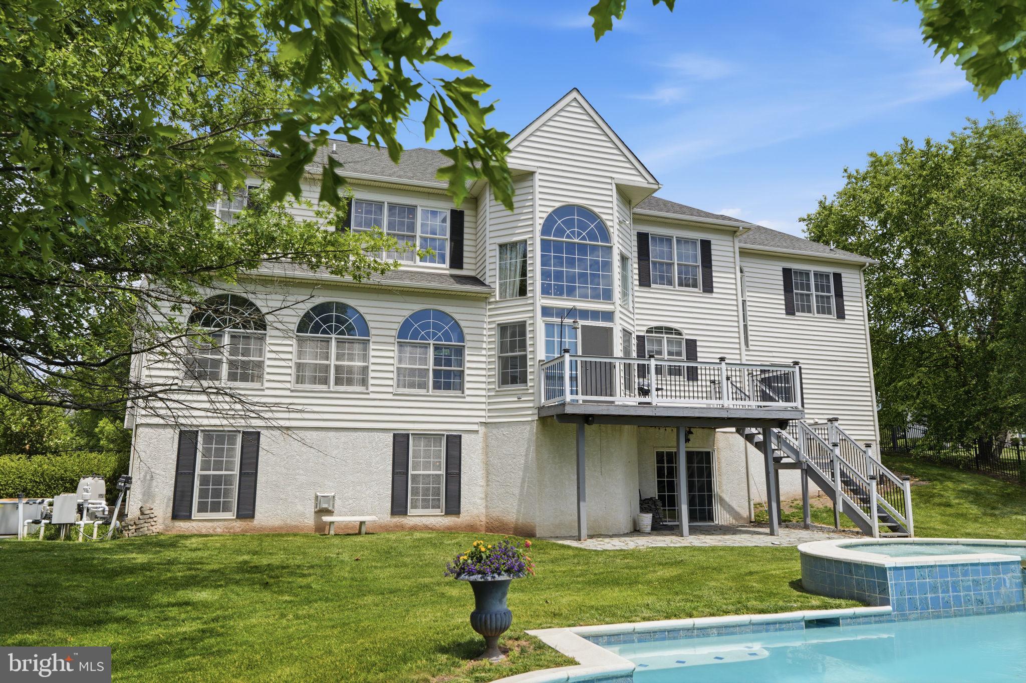 ESTATES AT FARAWAY FARMS - Residential