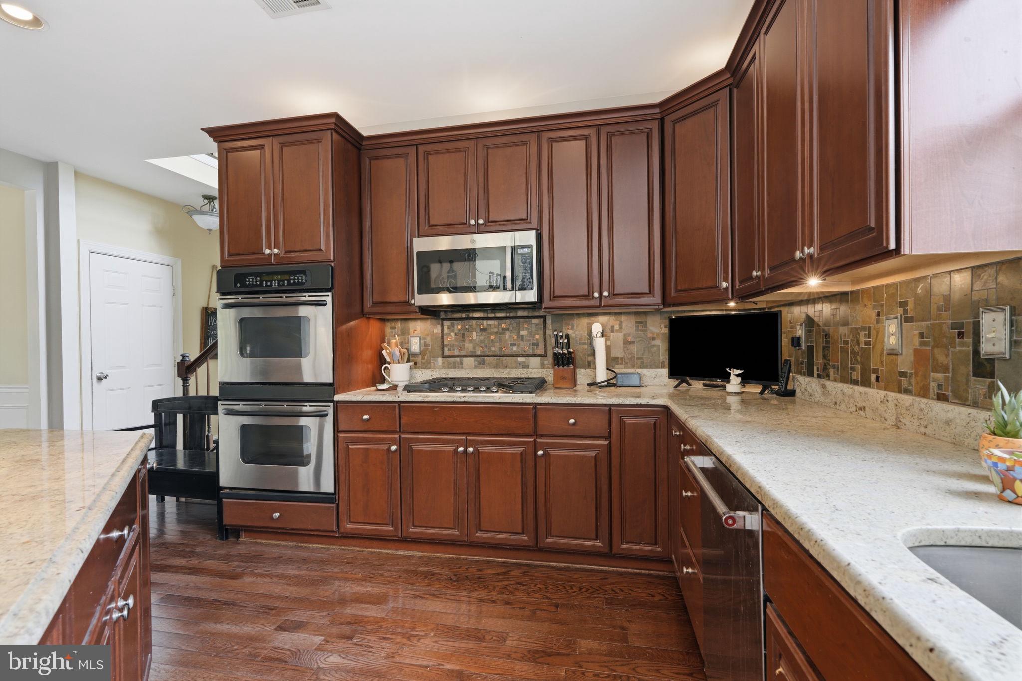ESTATES AT FARAWAY FARMS - Residential
