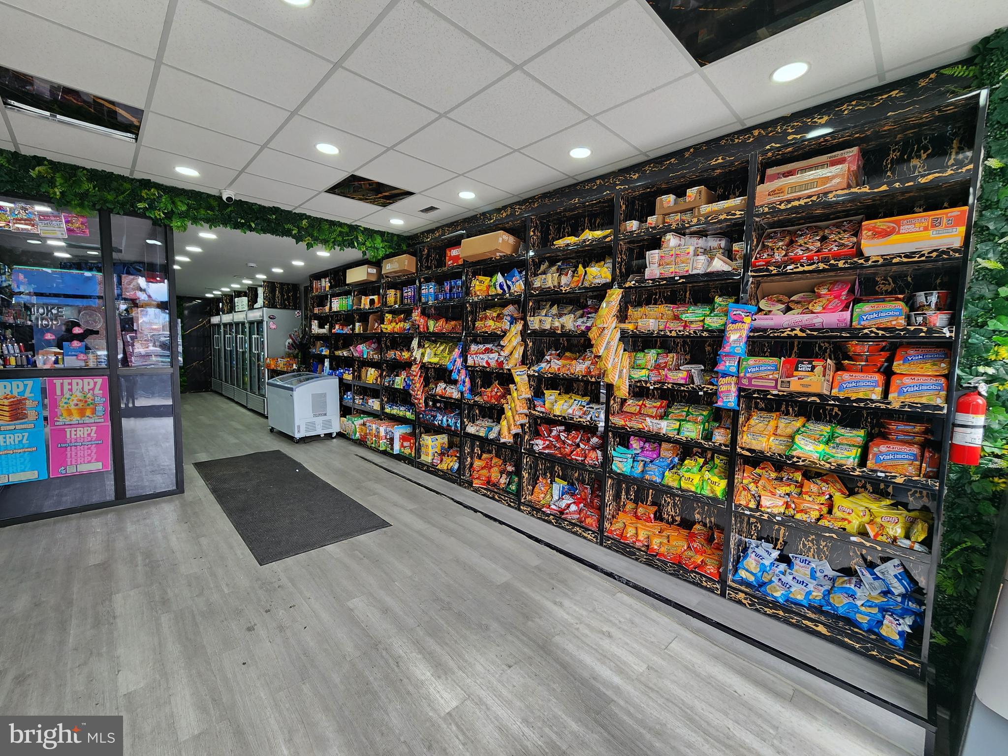 MIDDLE EAST - Commercial Sale