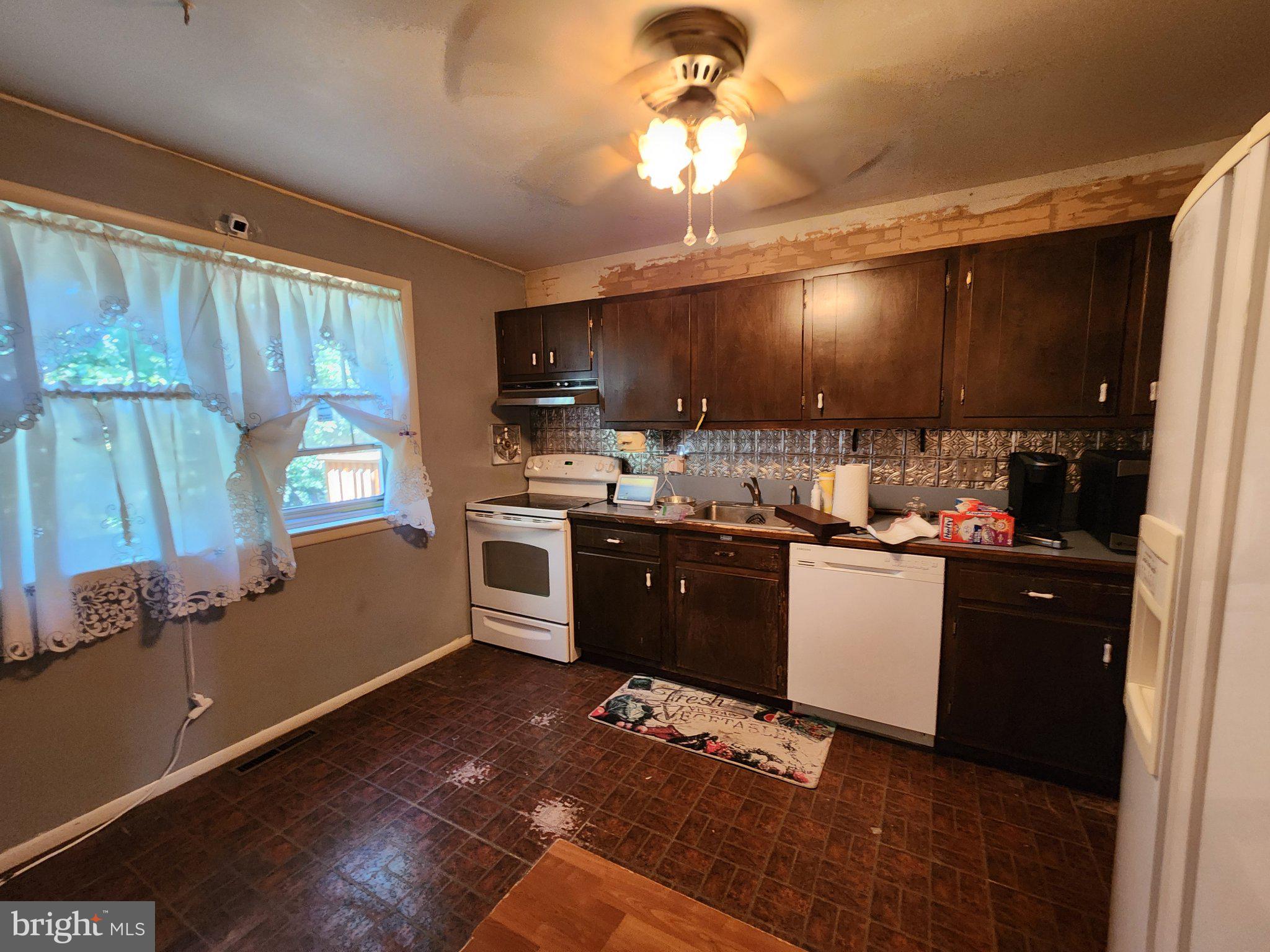 VILLAGE OF EDGEWOOD - Residential