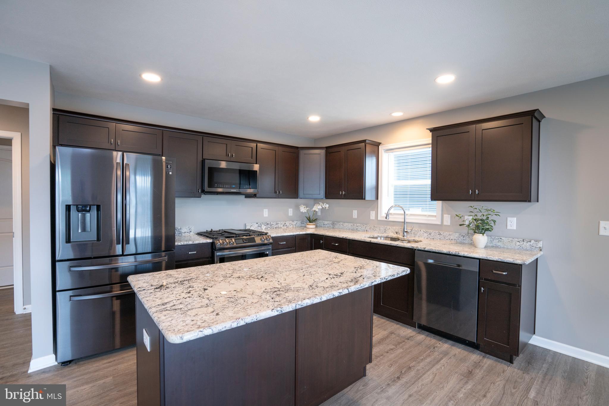 GRAYS POINTE - Residential