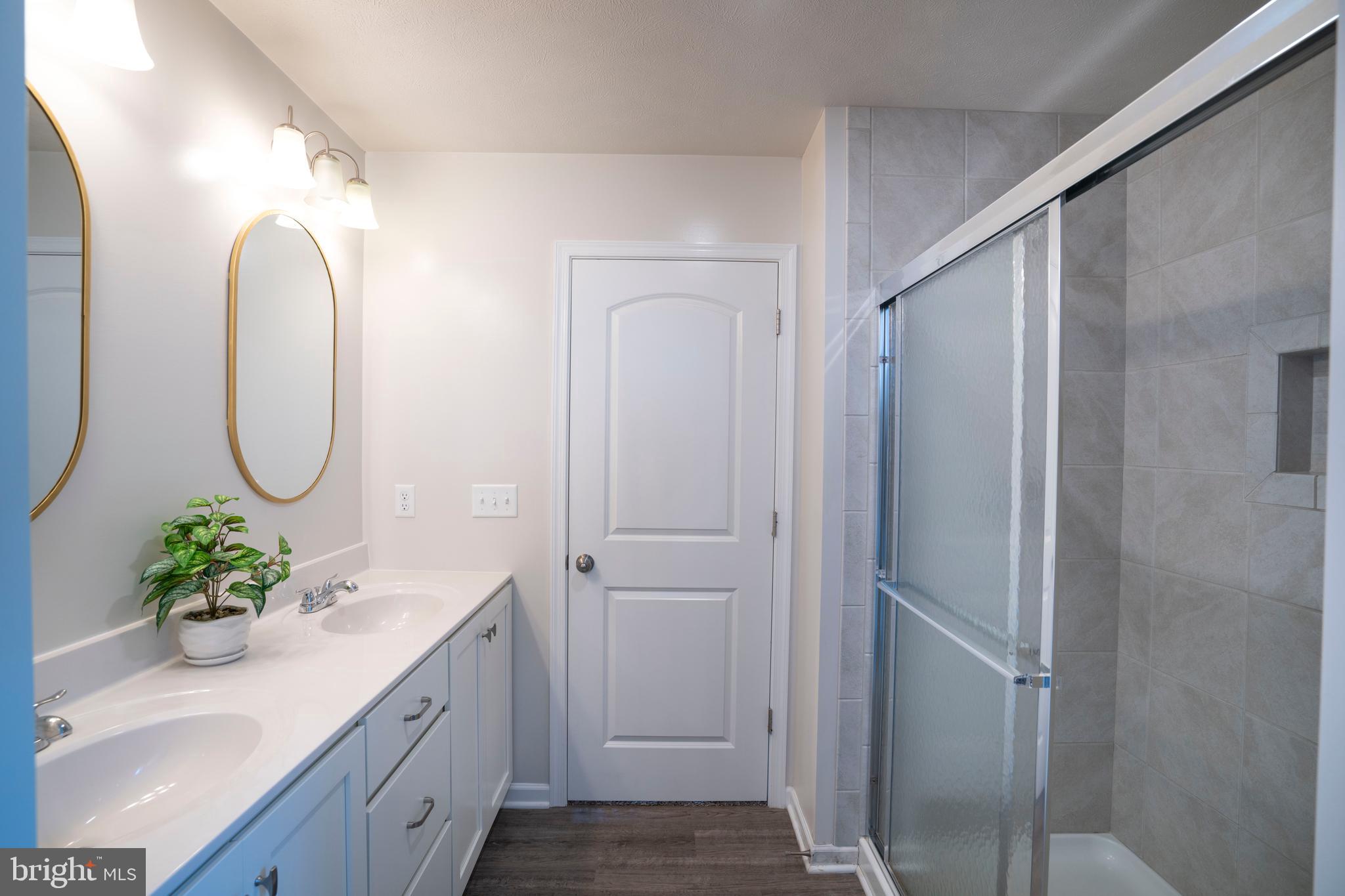 GRAYS POINTE - Residential