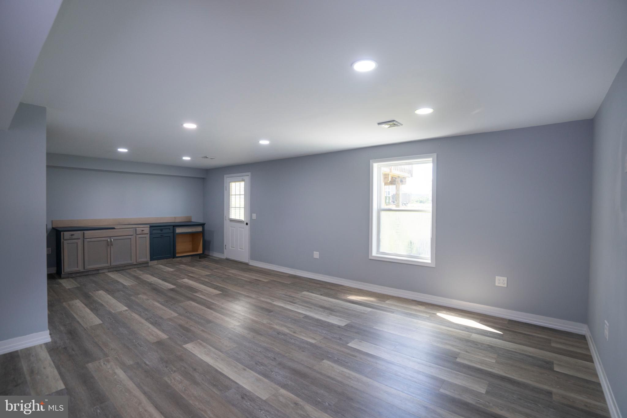 GRAYS POINTE - Residential