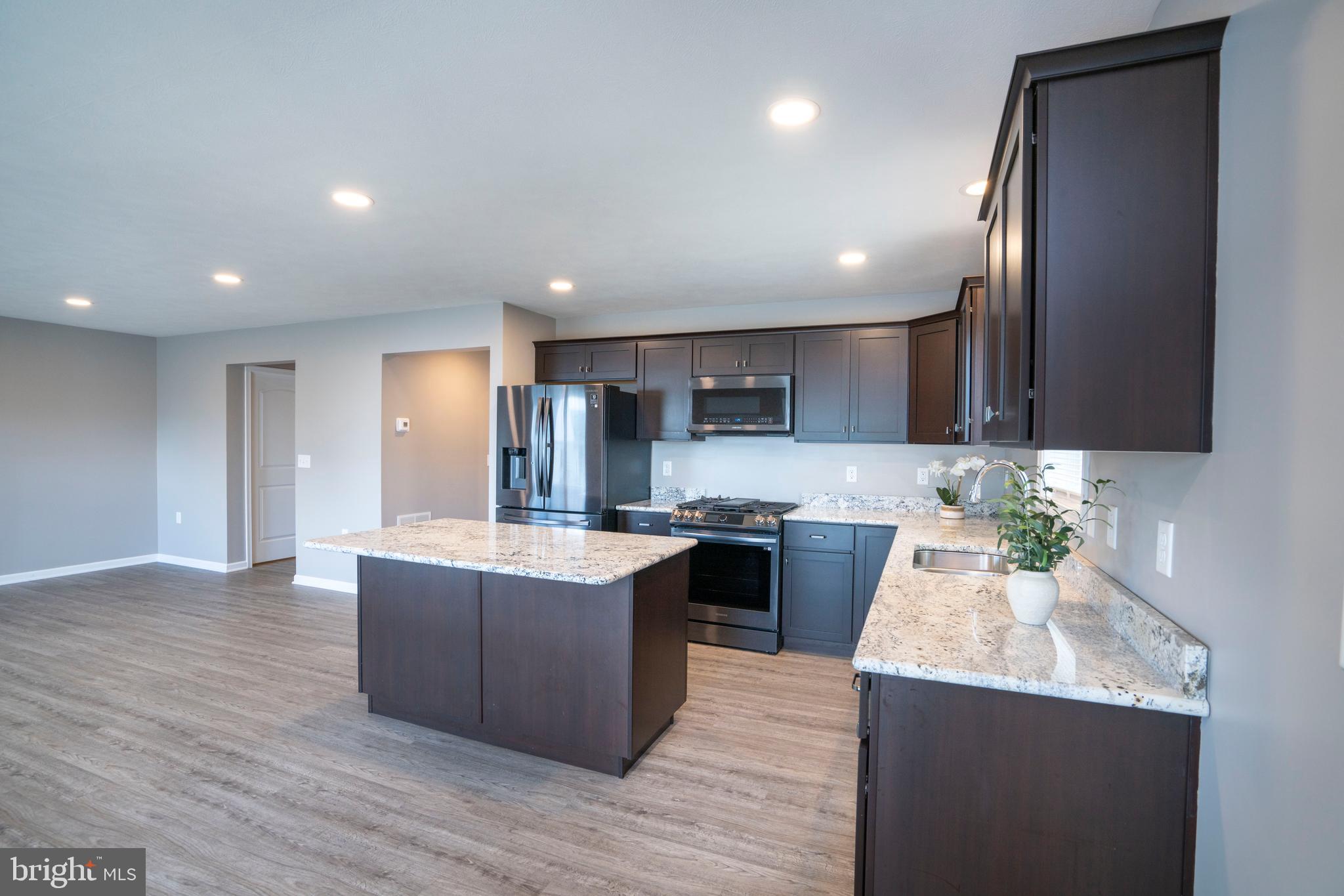 GRAYS POINTE - Residential
