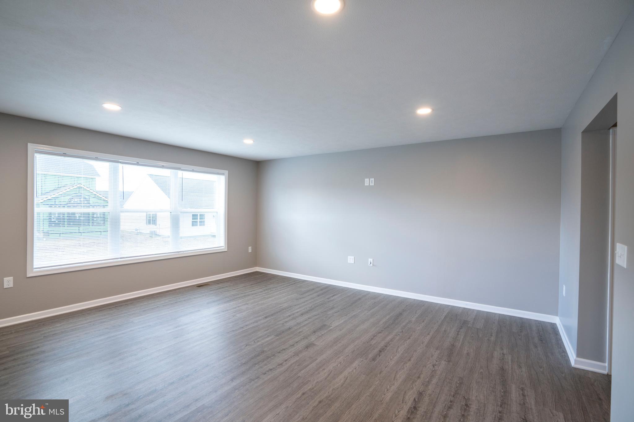 GRAYS POINTE - Residential